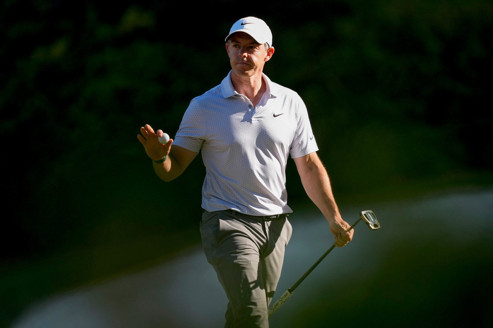 Rory McIlroy steht beim Masters in August nach einer sensationellen Runde vor der Titelverteidigung.
