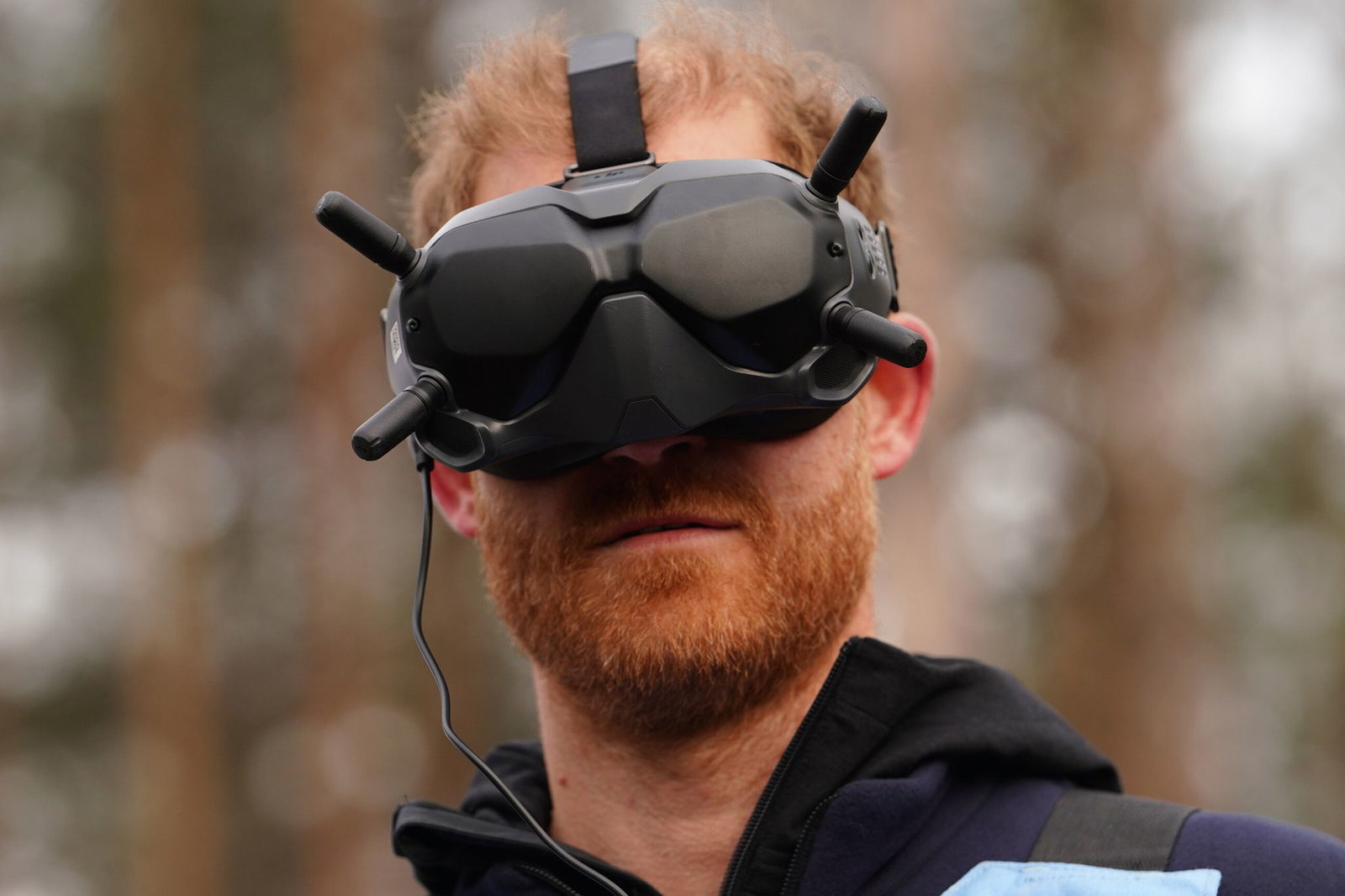 Bei seinem Besuch in Butscha testete Harry neue Technologien im Kampf gegen Landminen.