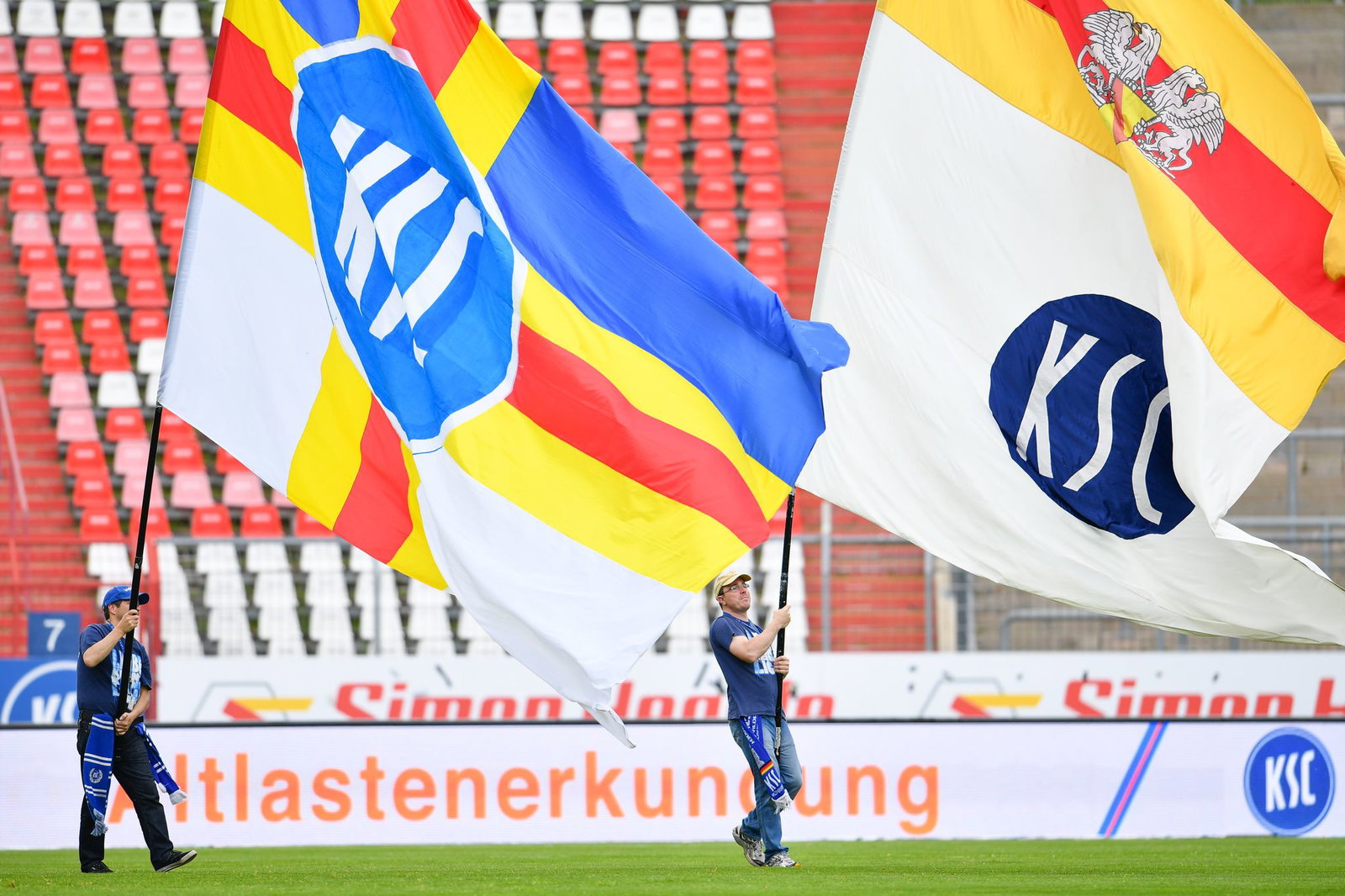 Der Karlsruher SC hat einen neuen Torhüter verpflichtet.