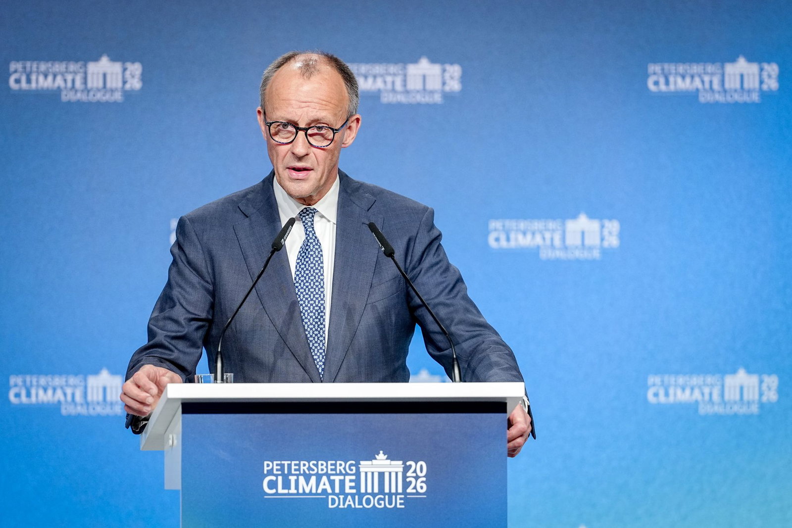 Bundeskanzler Merz betont Verlässlichkeit in der Klimapolitik. 