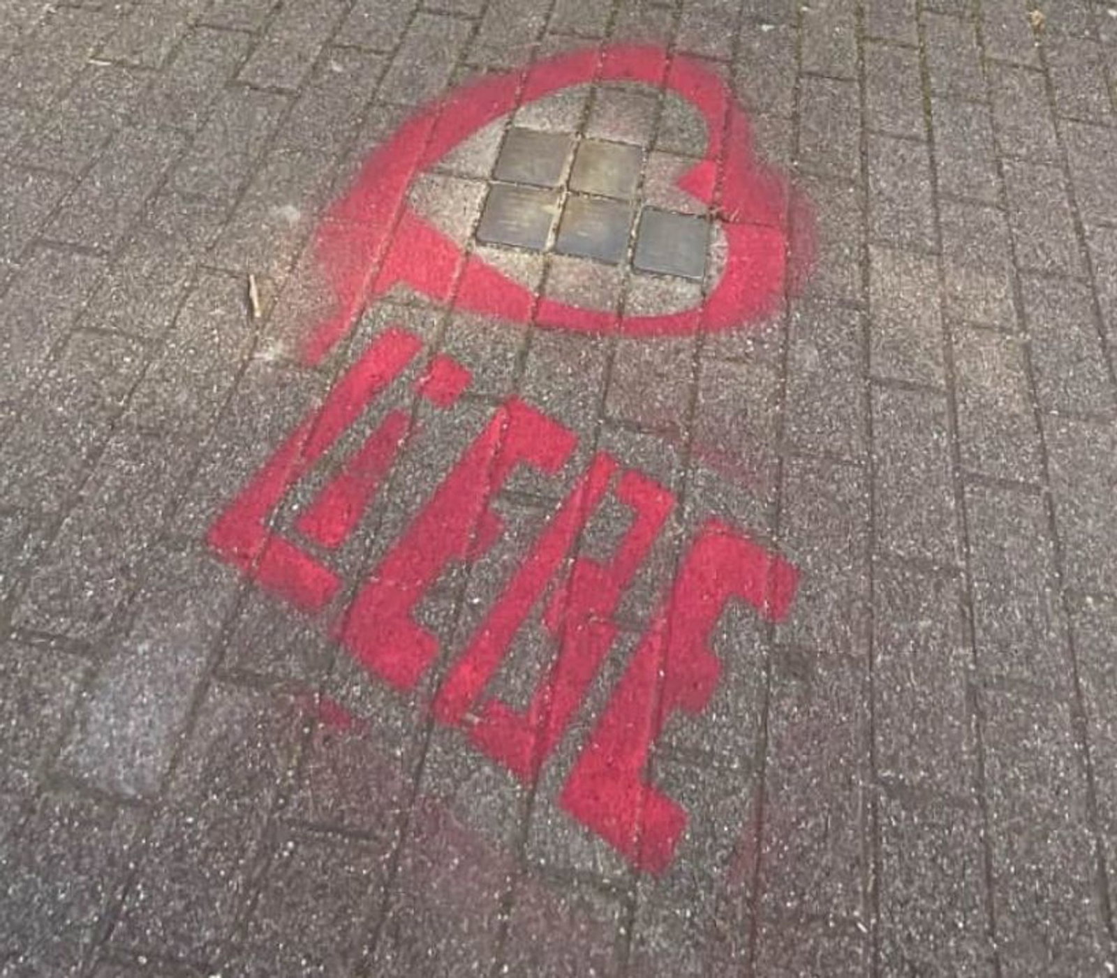 Die Staatsanwaltschaft hofft auf Hinweise zu den Heidelberger Herzen-Sprayern. (Handout) 