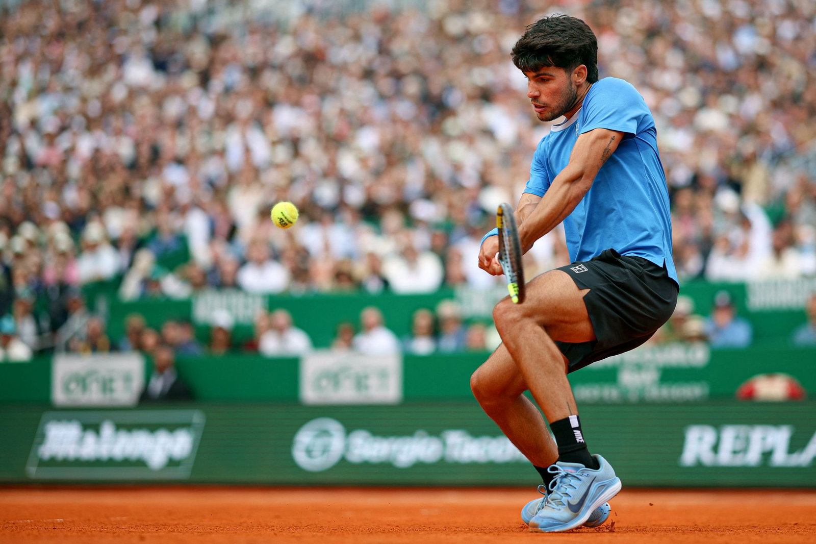 Galt neben Jannik Sinner als Topfavorit auf den Titel in Paris: Carlos Alcaraz. (Archivbild)