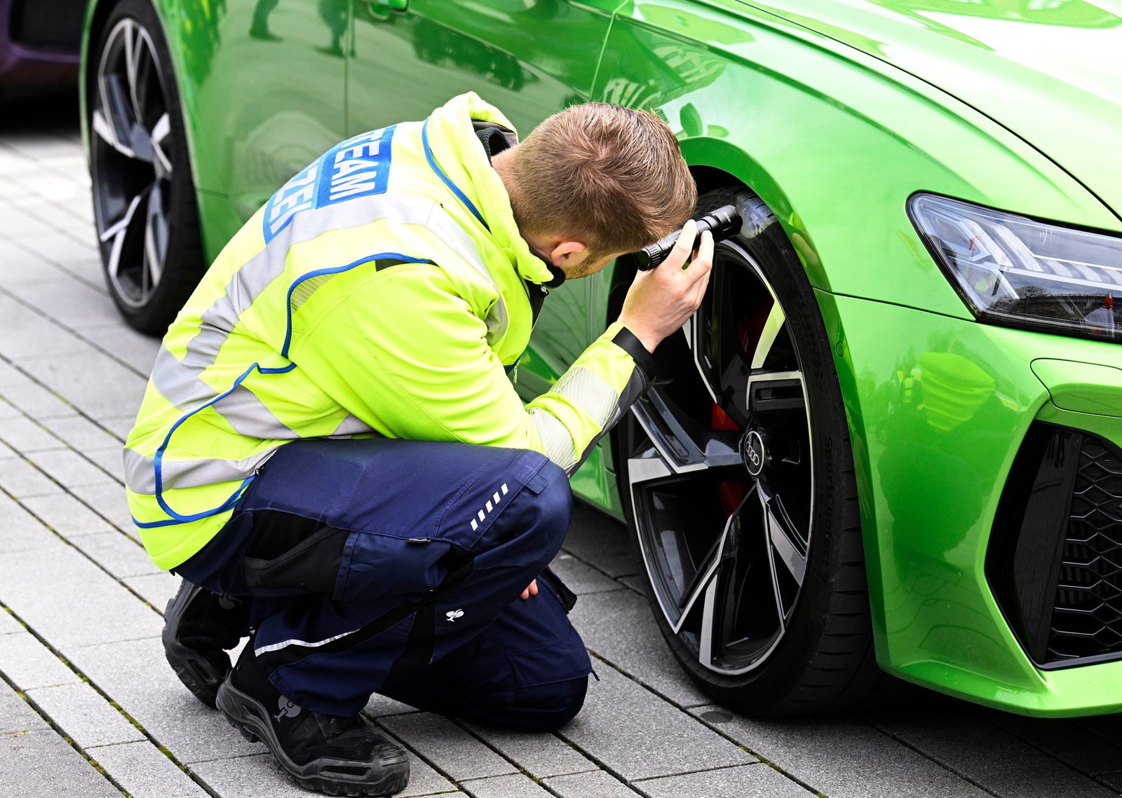 Kontrollen gab es am Freitag auch in Düsseldorf auf der Königsallee.