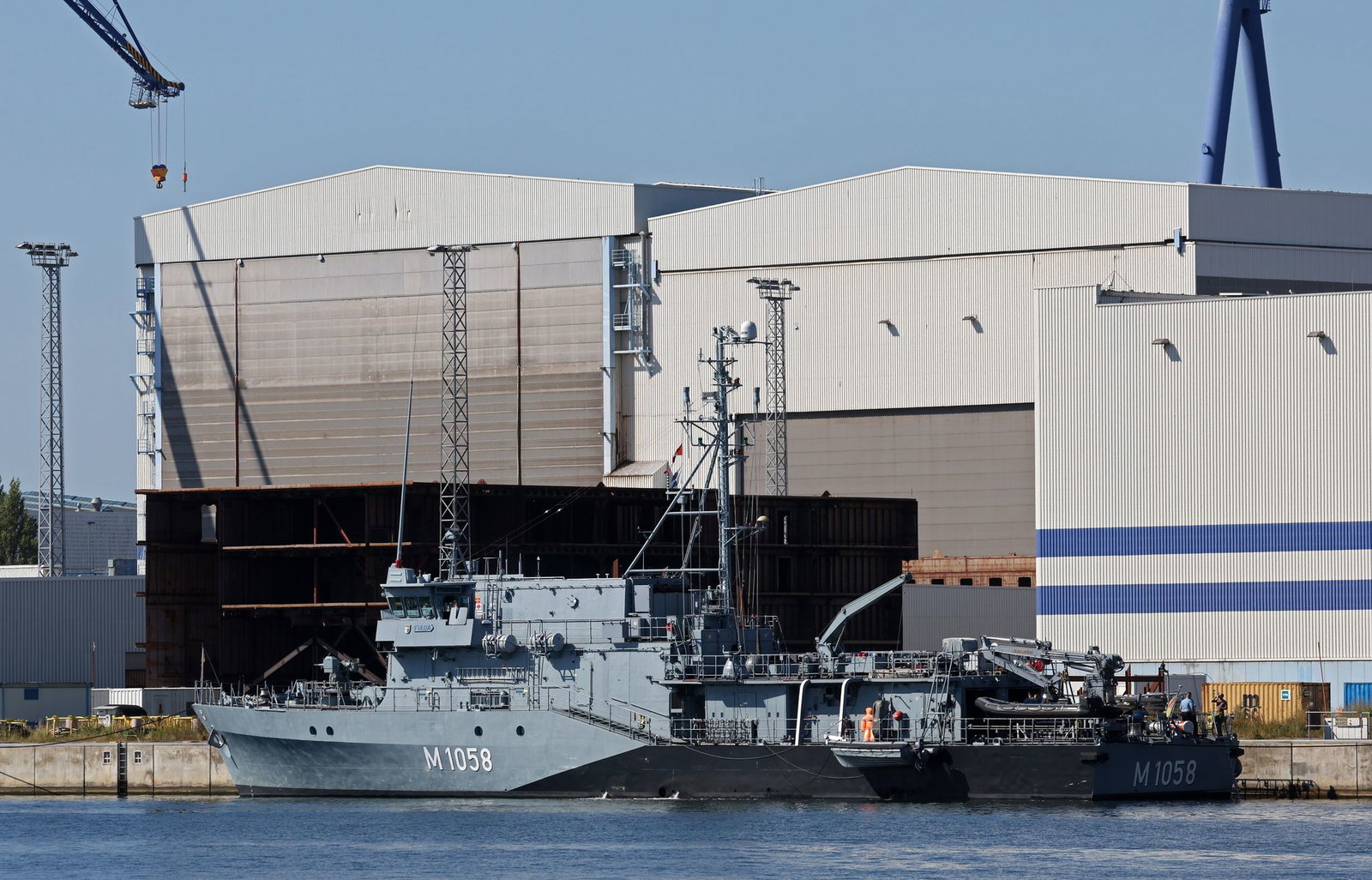 Die Deutsche Marine verlegt vorsorglich ein Minenjagdboot Richtung Naher Osten.