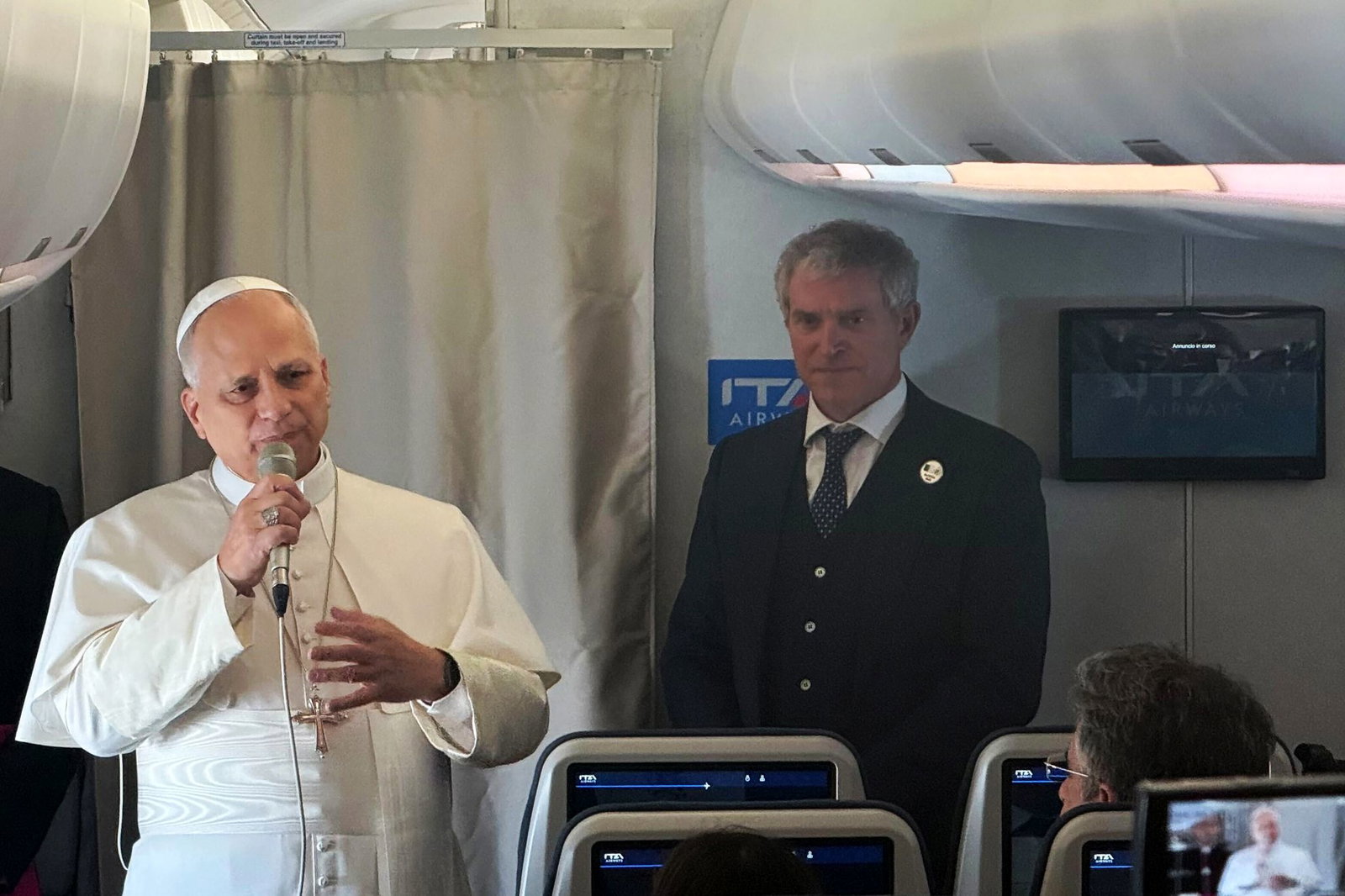 Papst Leo XIV. äußerte sich auf dem Flug nach Algerien vor Journalisten.