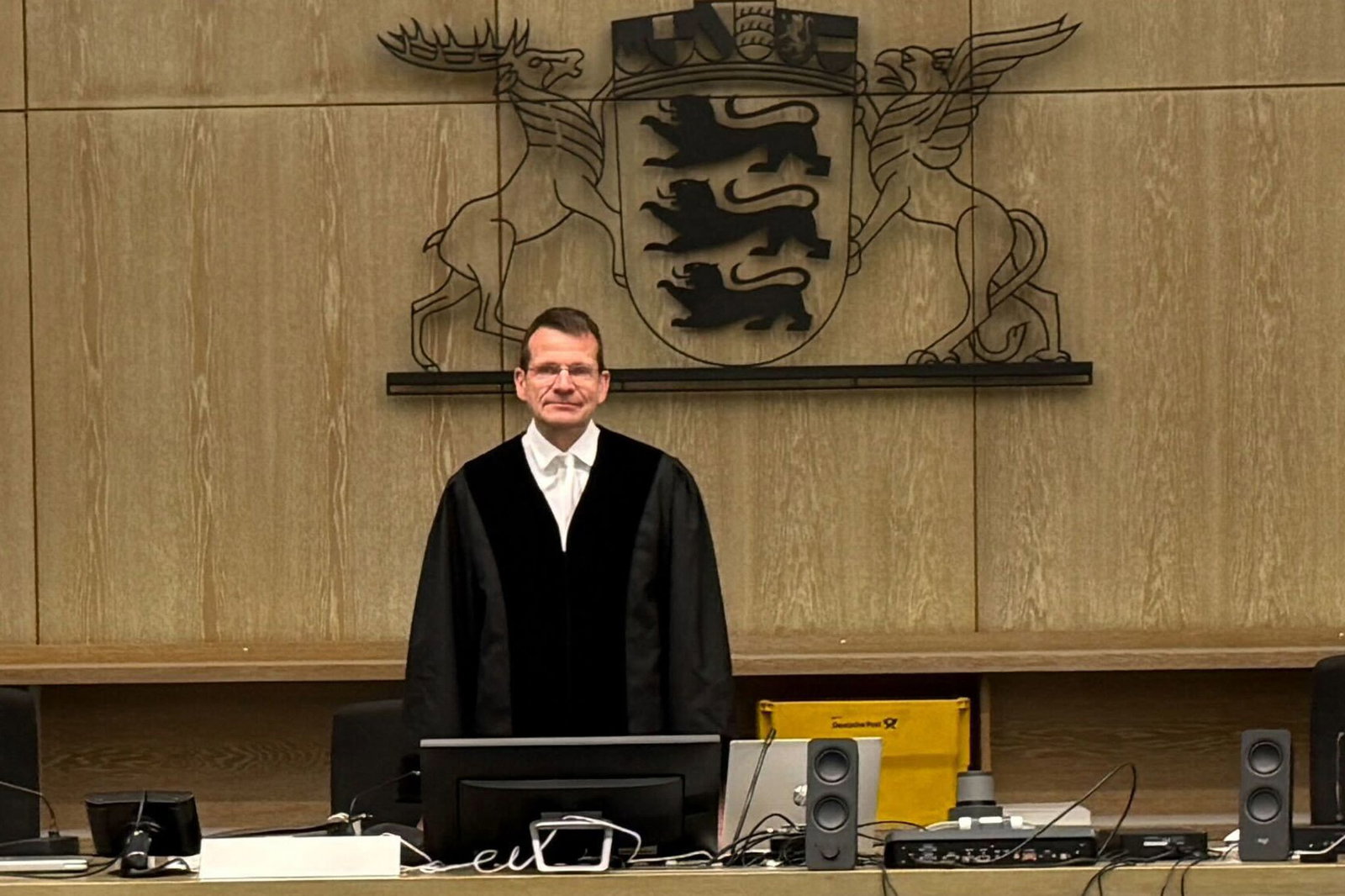 Richter Gerd Rackwitz beim Prozessauftakt am Landgericht Mannheim nach Schüssen auf einen Kioskbetreiber in Mannheim. 