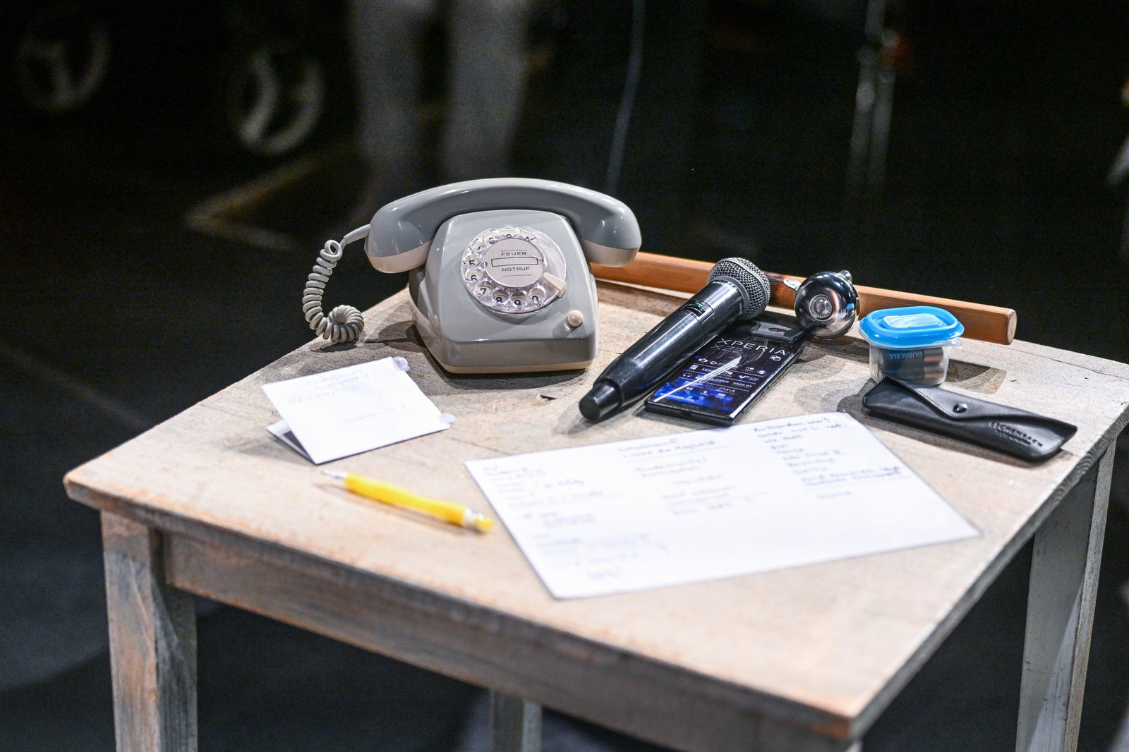 Auch Telefonate wurden nachgestellt. 