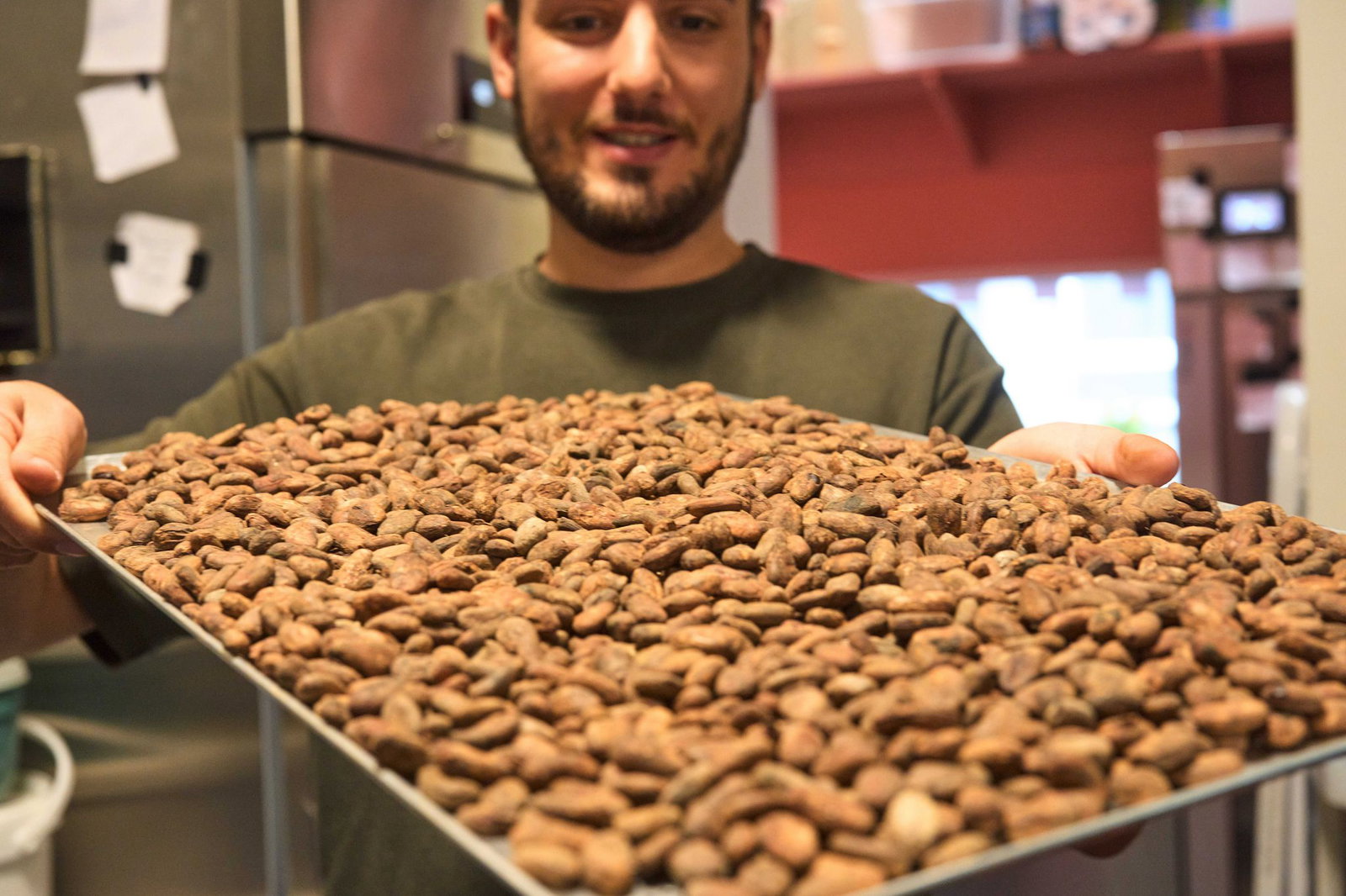 In der Schokoladenmanufaktur Cahua werden die Kakaobohnen vor der Verarbeitung geröstet. 