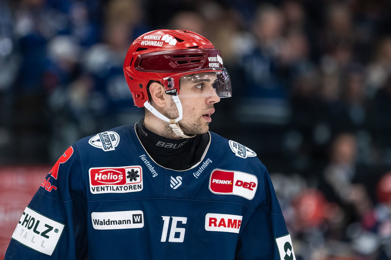 Arkadiusz Dziambor läuft auch künftig für die Schwenninger Wild Wings auf. (Archivbild)