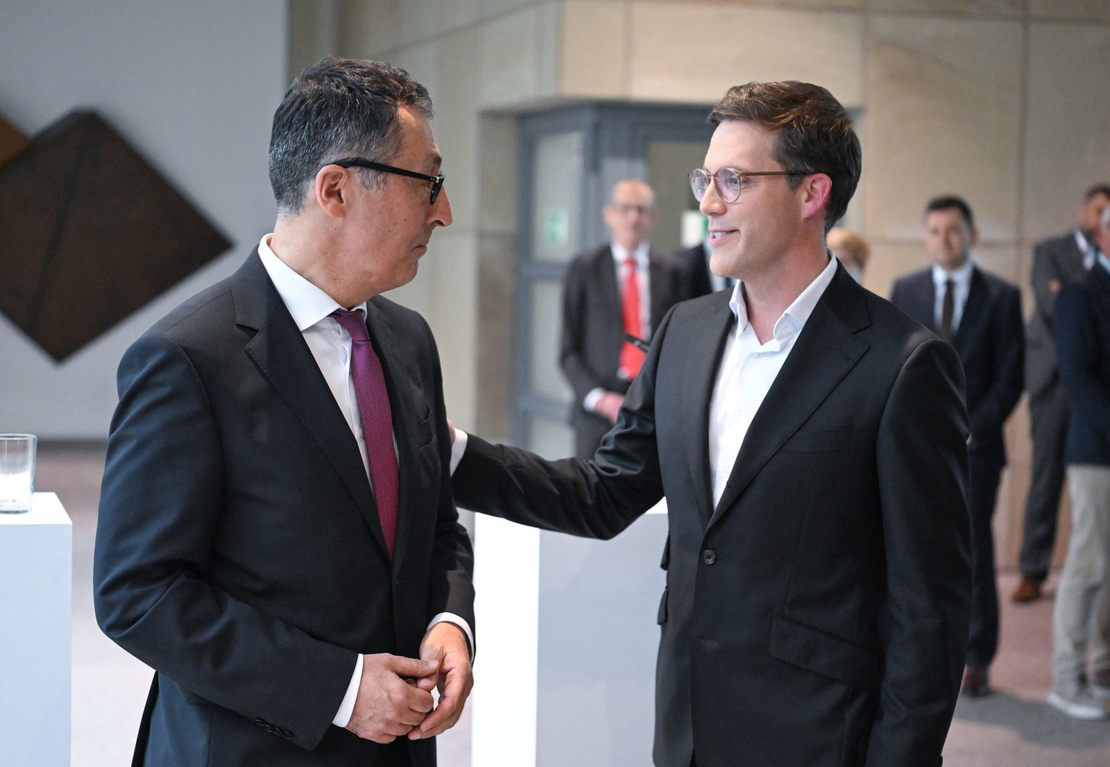 Sie dürften sich als Ministerpräsident und Stellvertreter am Kabinettstisch wiedertreffen: Cem Özdemir (Grüne) und Manuel Hagel (CDU).