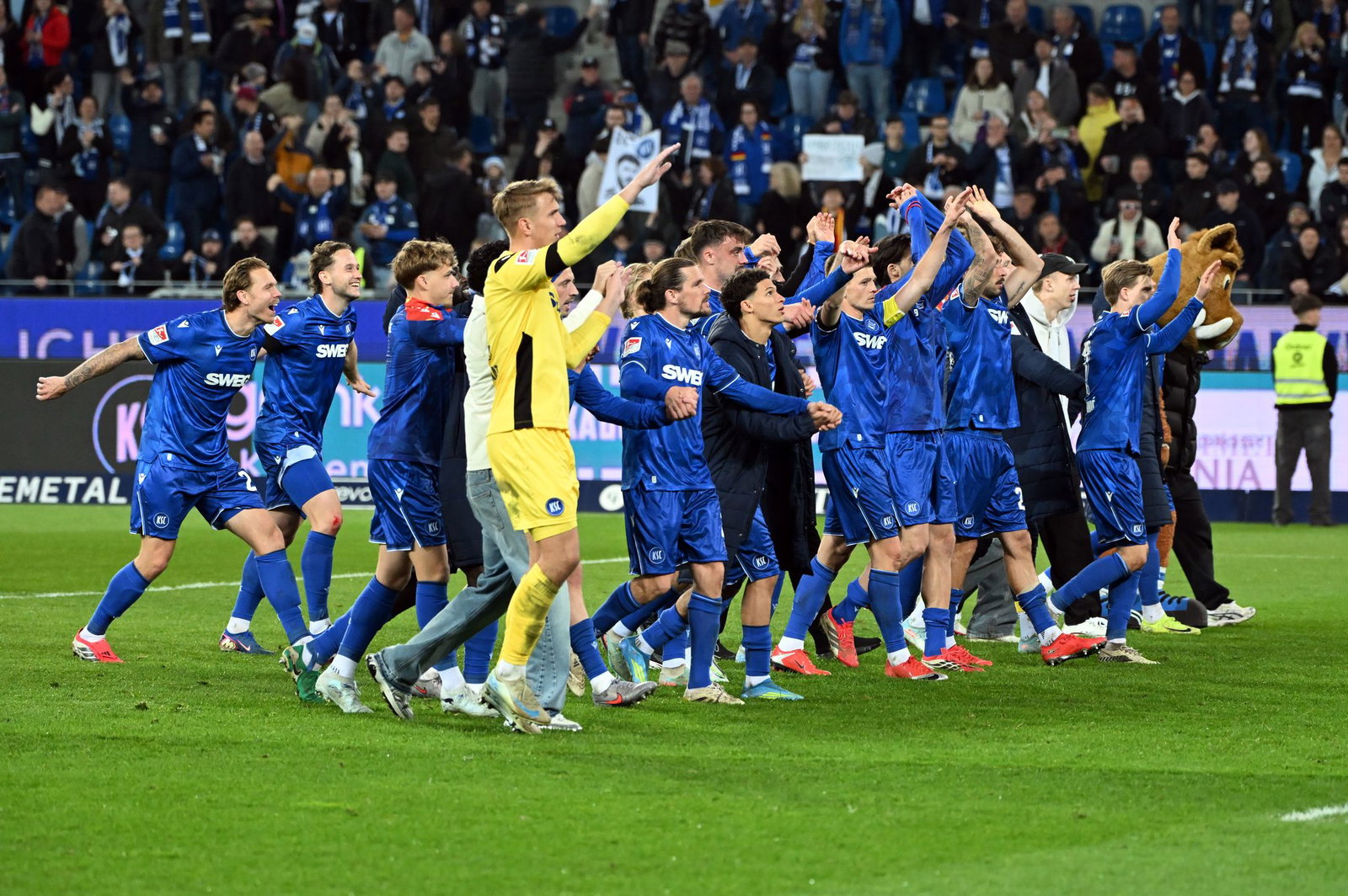 Nach einer enttäuschenden ersten Hälfte war der Jubel nach dem 4:1 gegen Bielefeld groß.