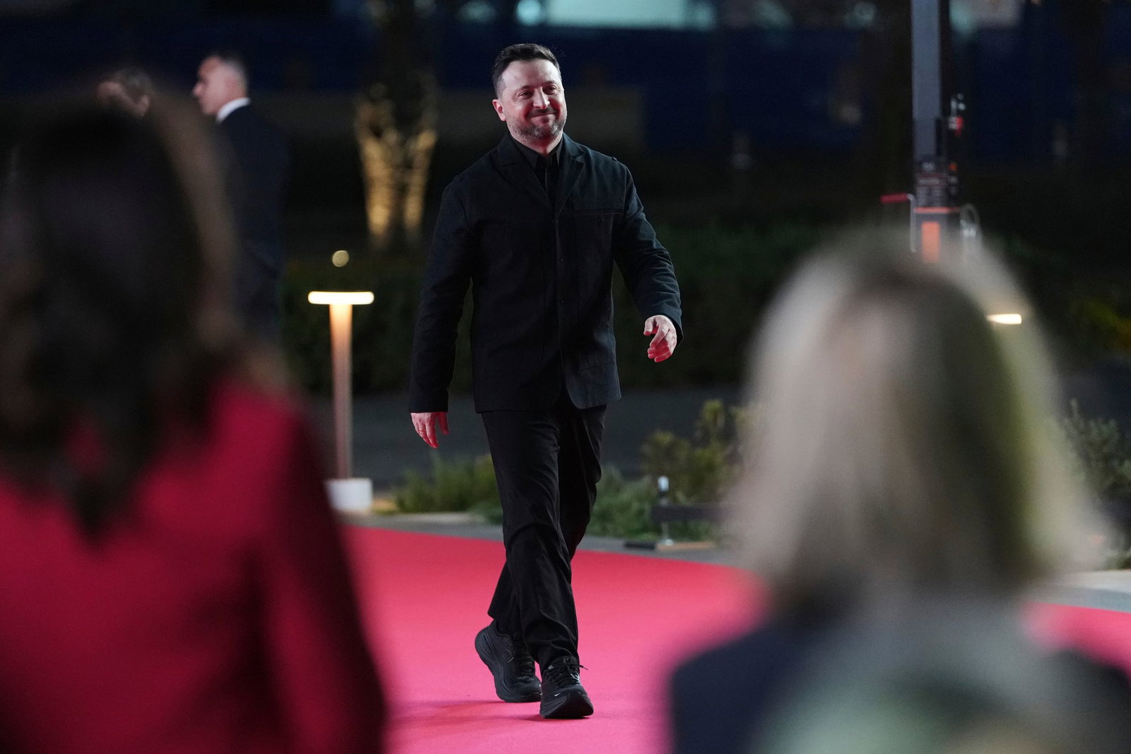 Der ukrainische Präsident Wolodymyr Selenskyj ist erleichtert über den Beschluss für das 90 Milliarden Euro schwere EU-Unterstützungsdarlehen für sein Land.