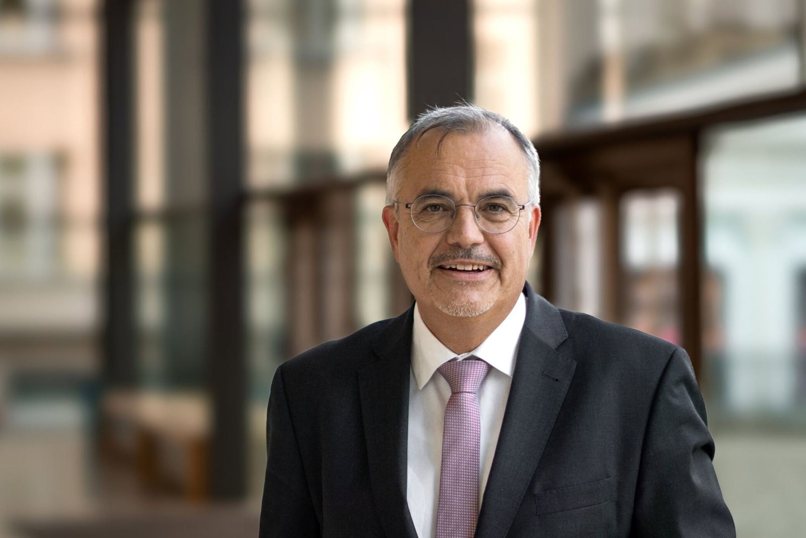 Rechtswissenschaftler Rosenau forscht in Halle. (Handout)