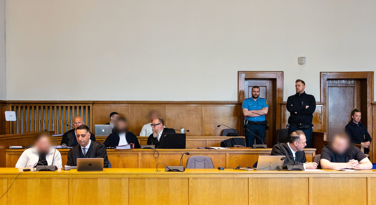 Im Prozess geht es um bundesweit sieben Anschläge zwischen 2022 und 2024.