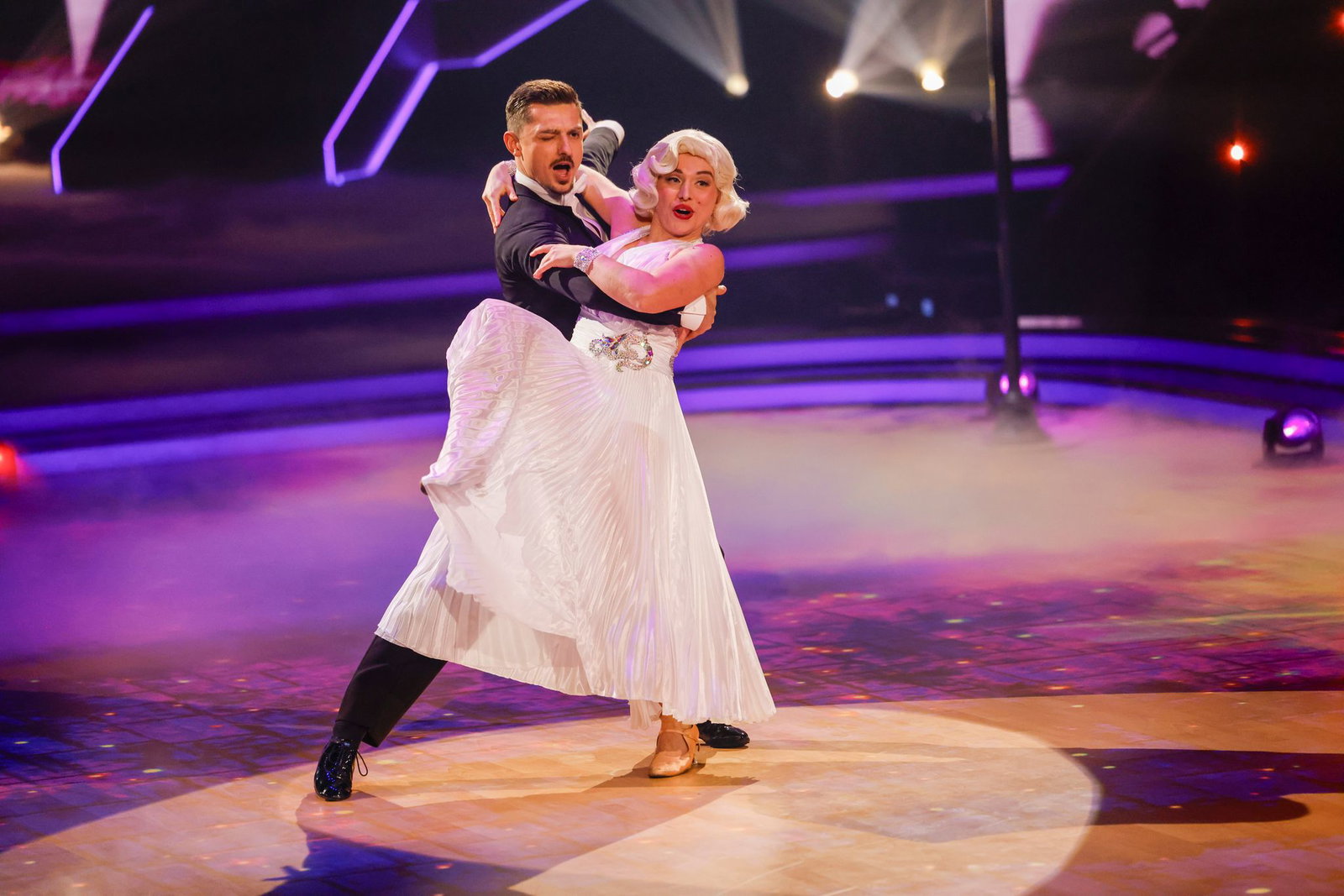 Influencerin Bianca Heinicke musste zuvor schon ums Weiterkommen bangen - nun erwischte es sie. (Archivbild)