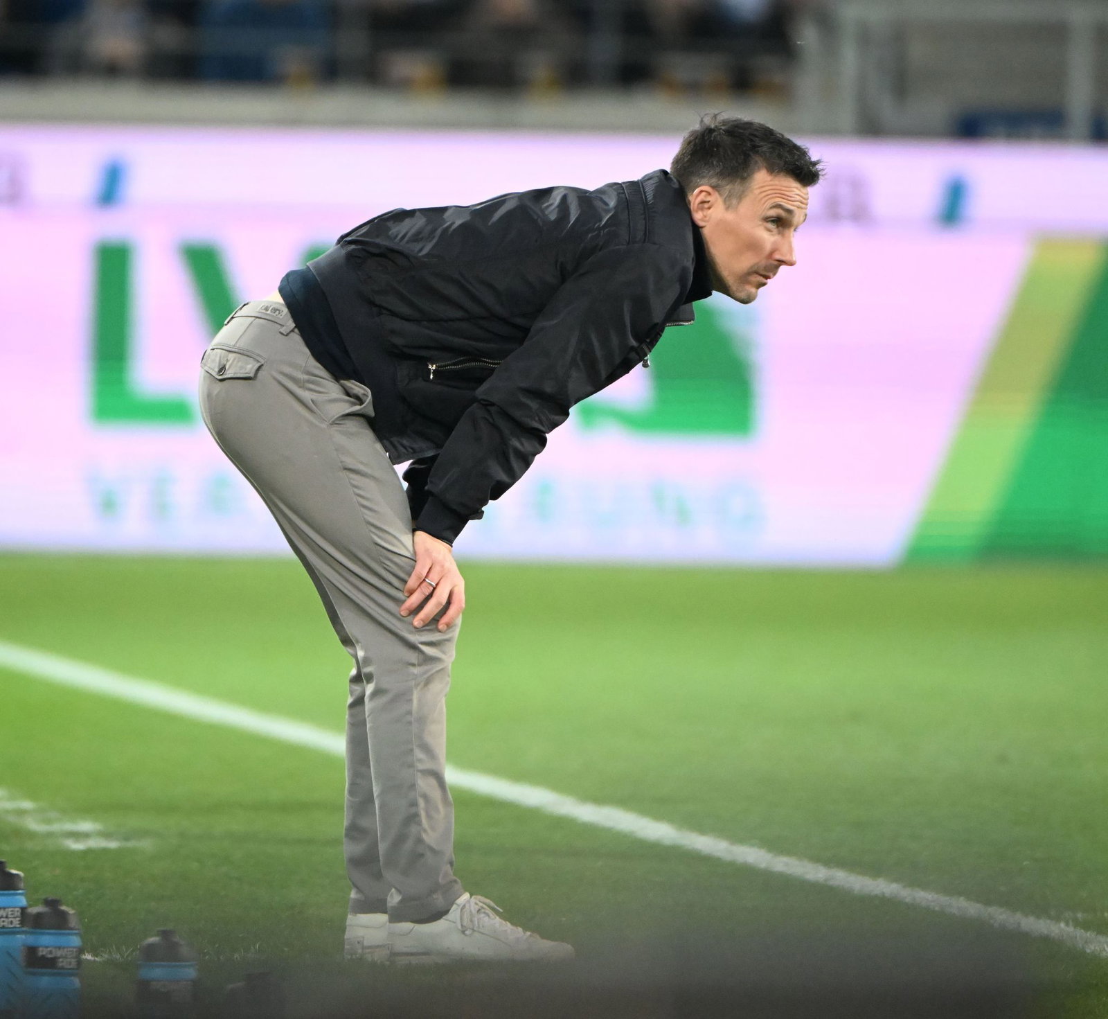 KSC-Trainer Eichner trainiert den KSC noch weitere sechs Zweitliga-Spiele, dann ist für ihn Schluss. (Archivbild)