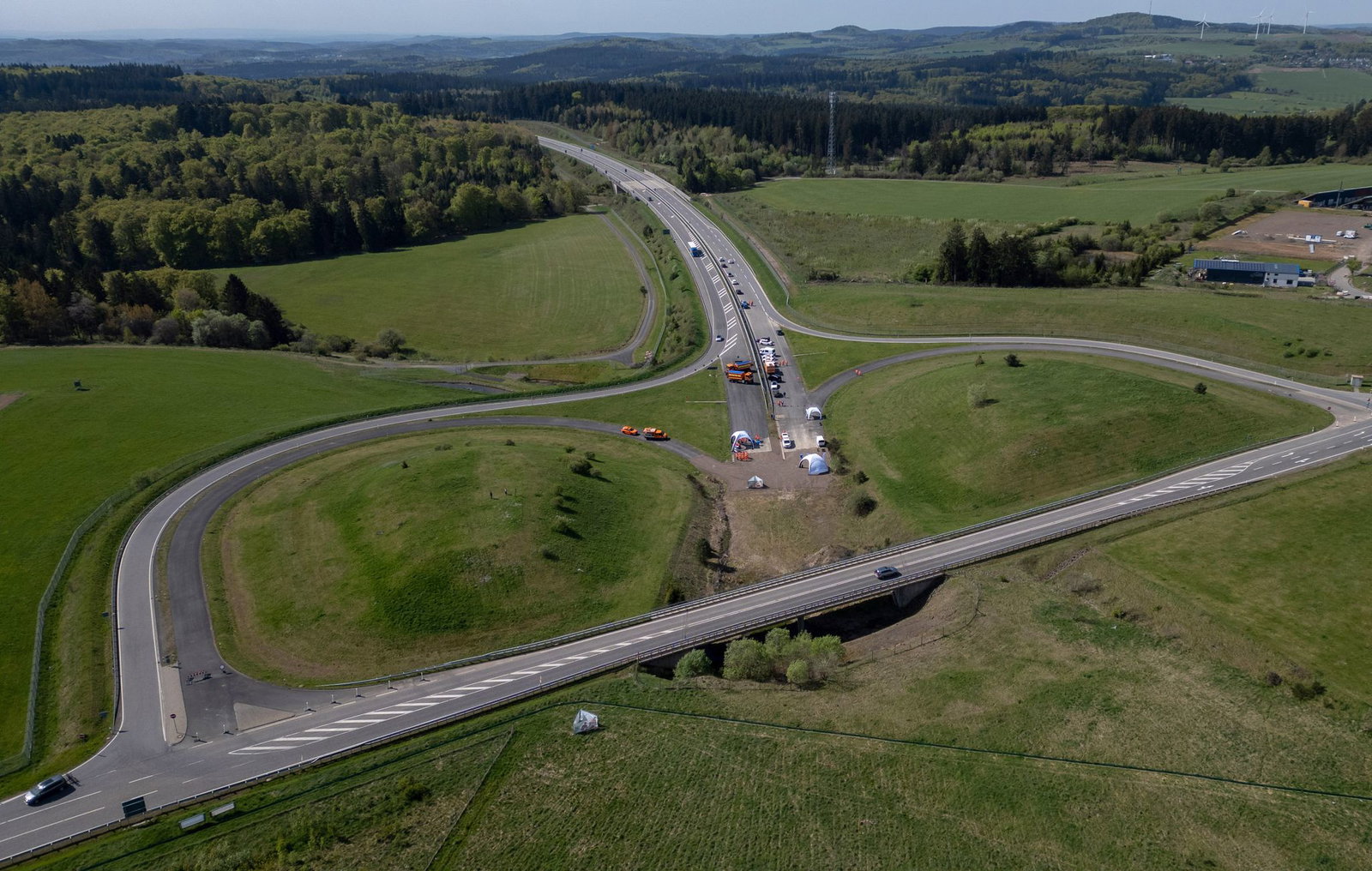 Noch endet die A1 abrupt in der Eifel.