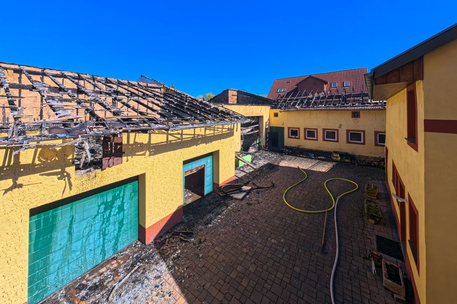 Das Feuer sorgte für eine massive Rauchentwicklung.