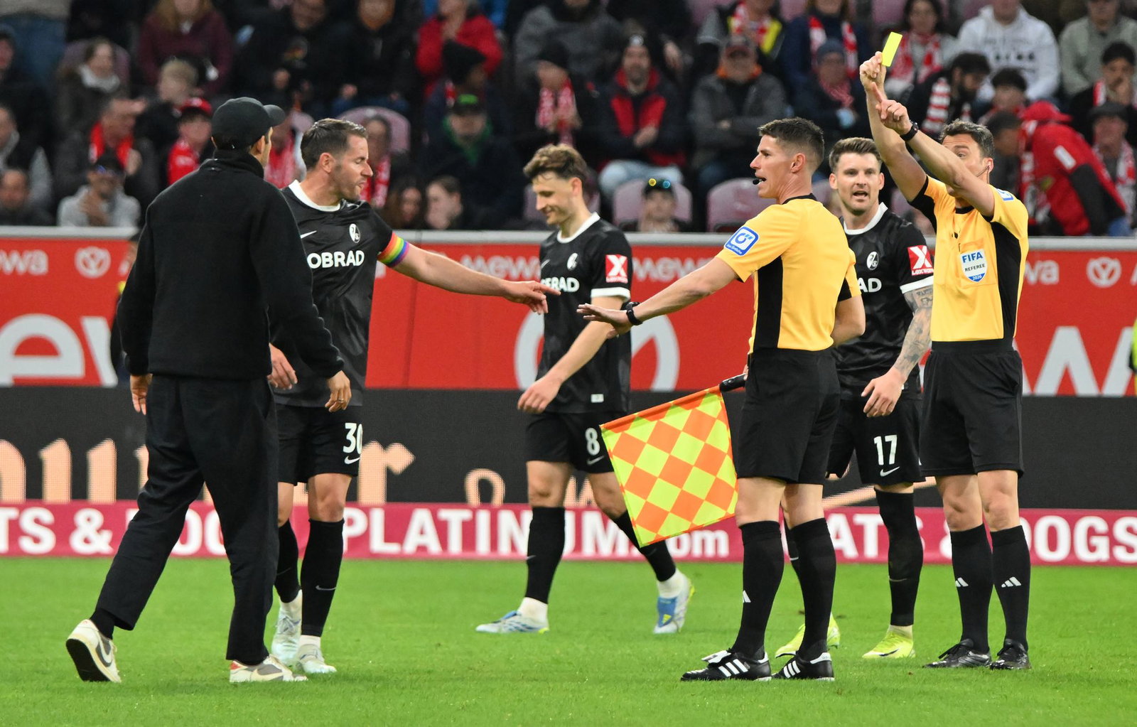 Protestierten vehement beim Referee: Günter und Schuster.