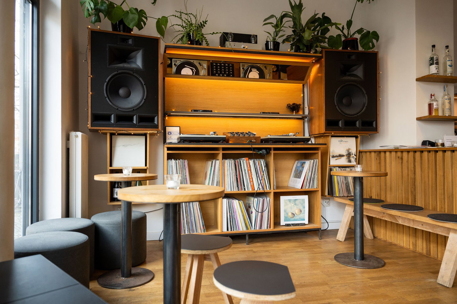 Die Musikanlage steht im Fokus in der Listening Bar Unkompress.