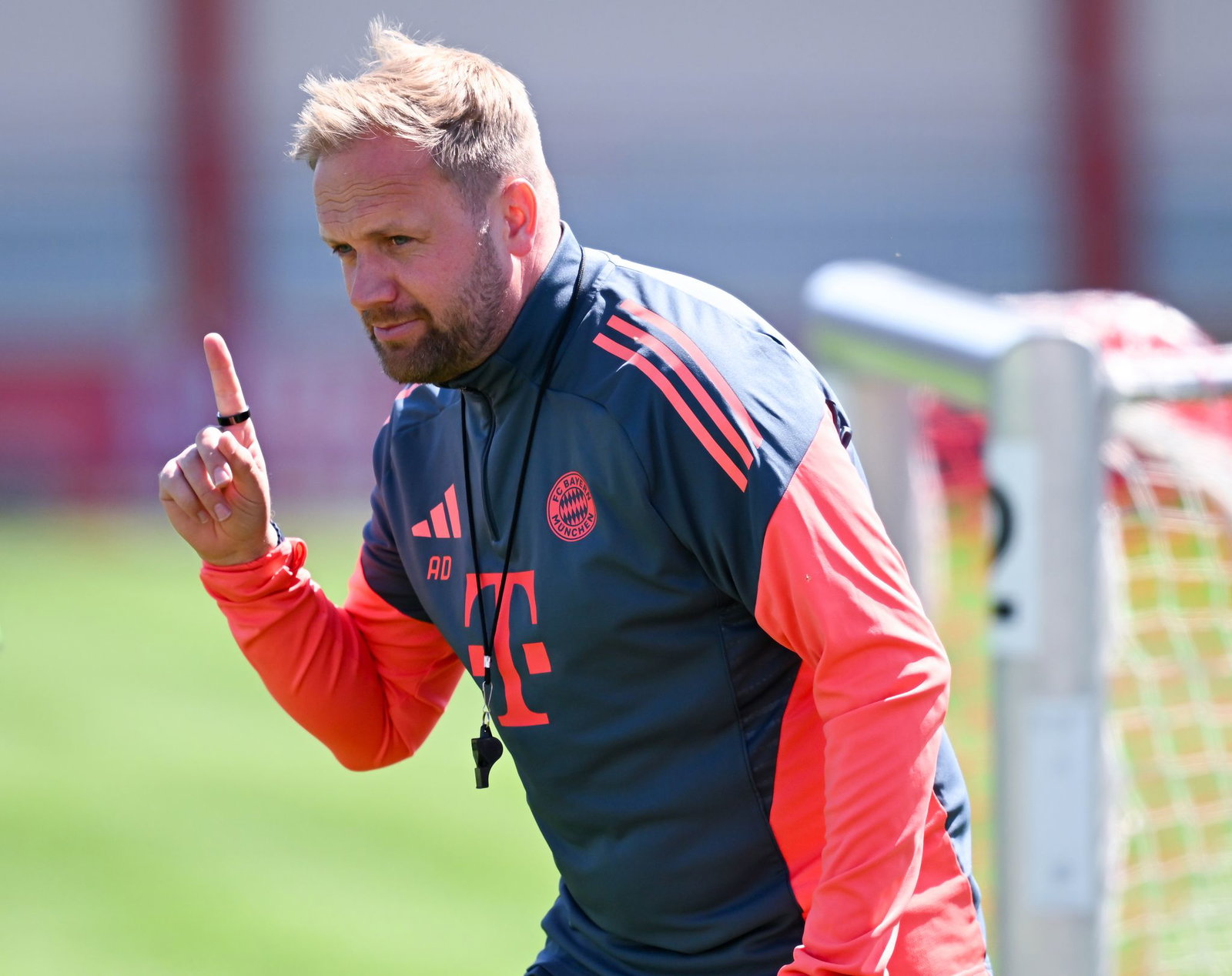 Alles hört auf sein Kommando: Aaron Danks beim Abschlusstraining in Aktion.