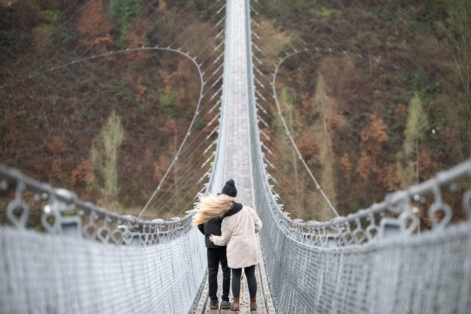 Für einen Besuch auf der Hängeseilbrücke Geierlay sollte man schwindelfrei sein. (Archivbild)