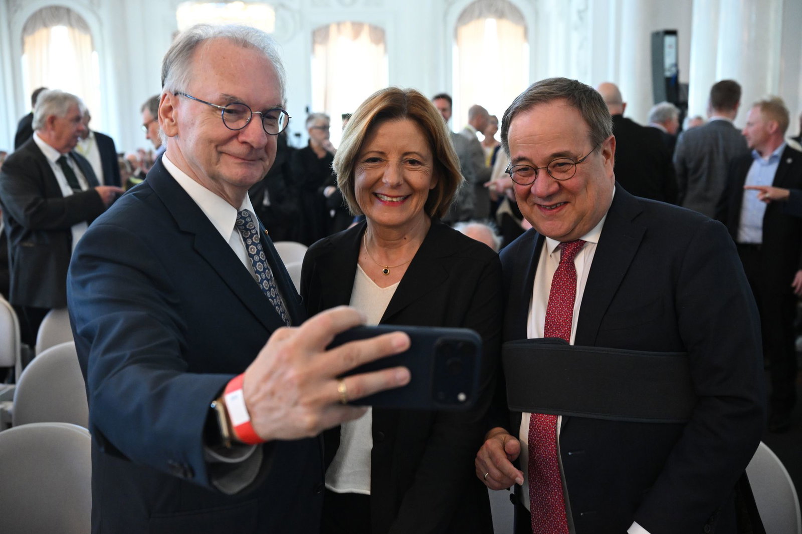 Weggefährten aus vielen Jahren politischer Arbeit kamen ins Neue Schloss.