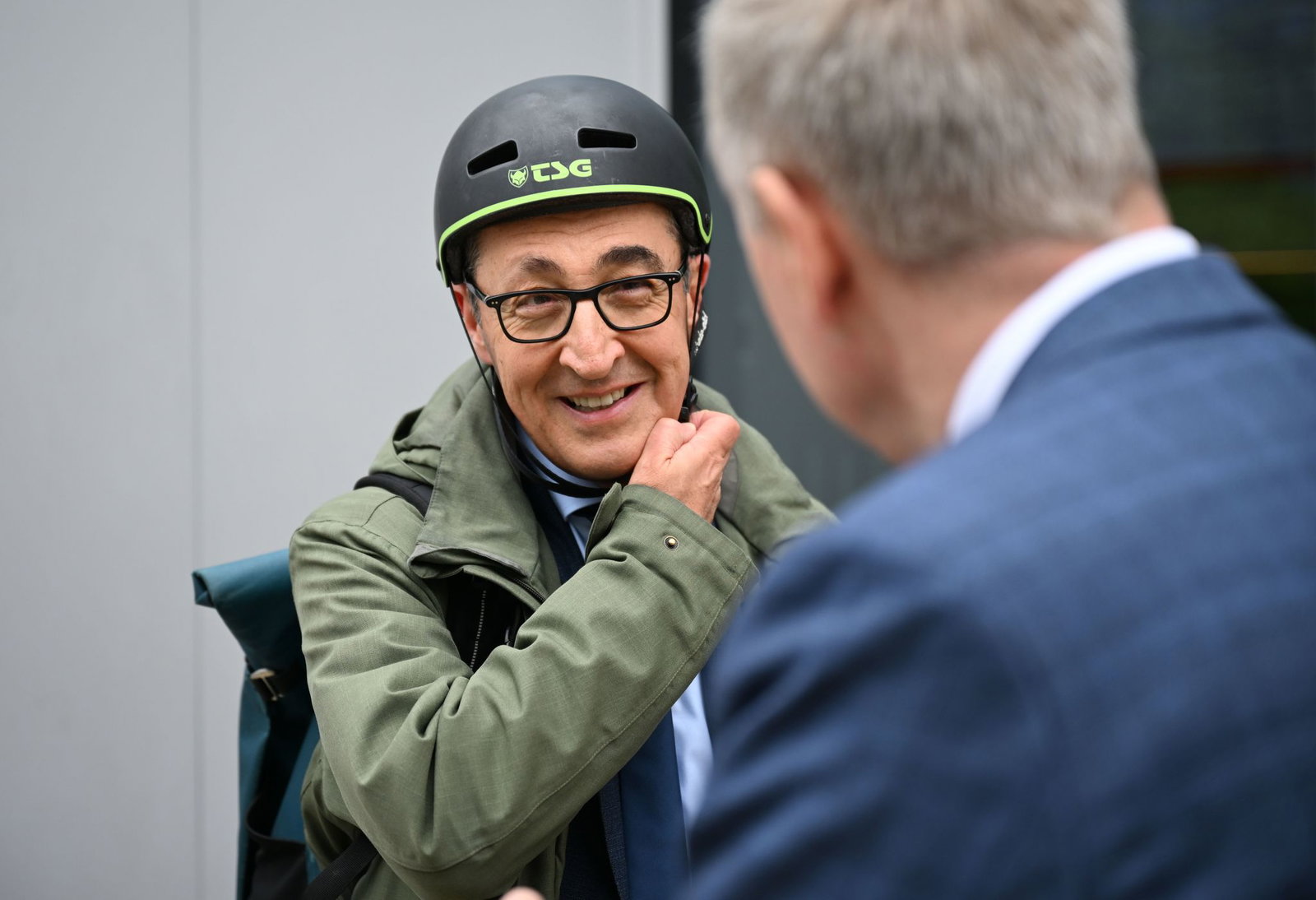 Özdemir kam angeradelt zum Verhandlungstermin.