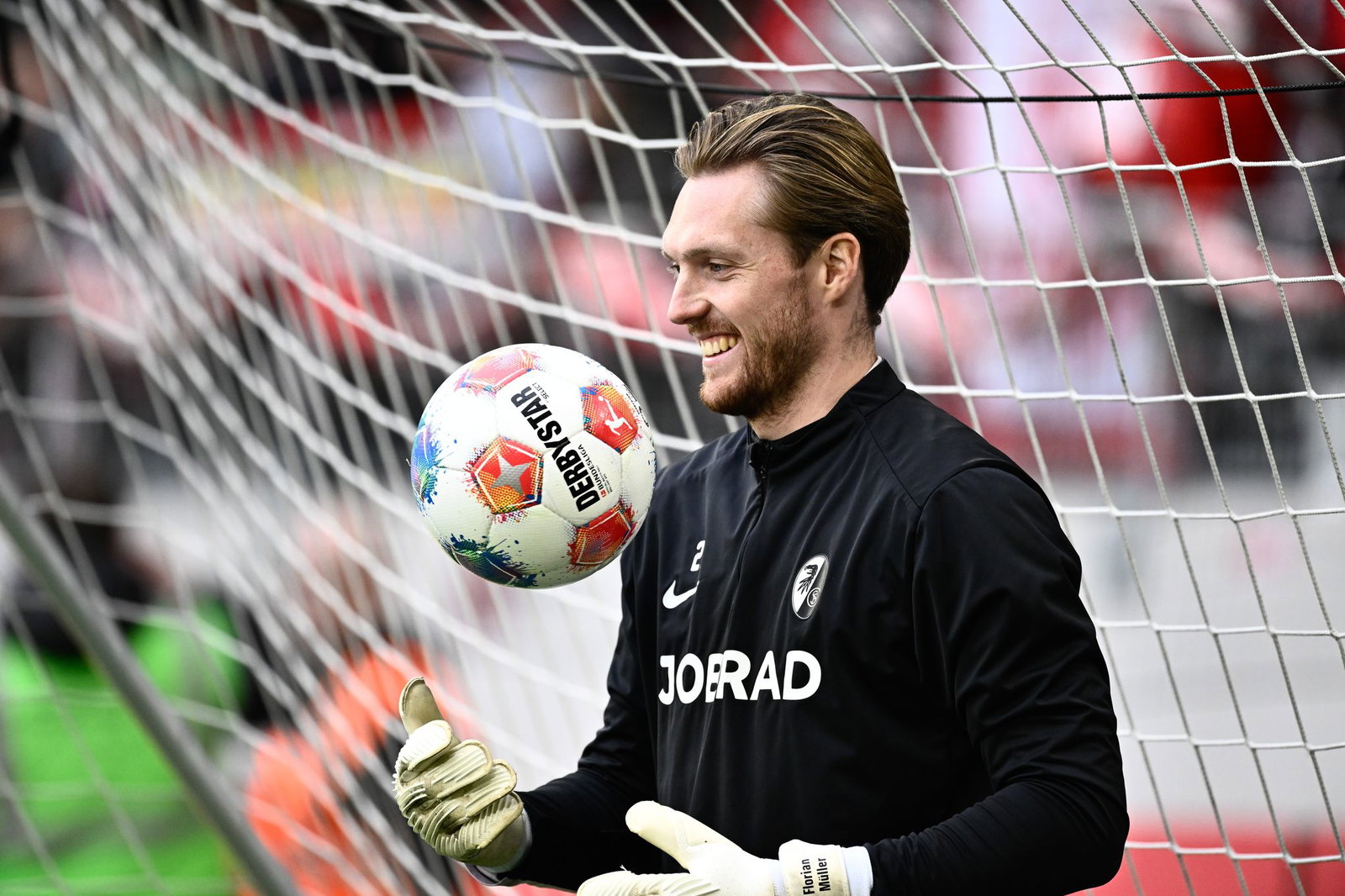 Florian Müller wird auch im Halbfinale des DFB-Pokals das SC-Tor hüten. (Archivbild)