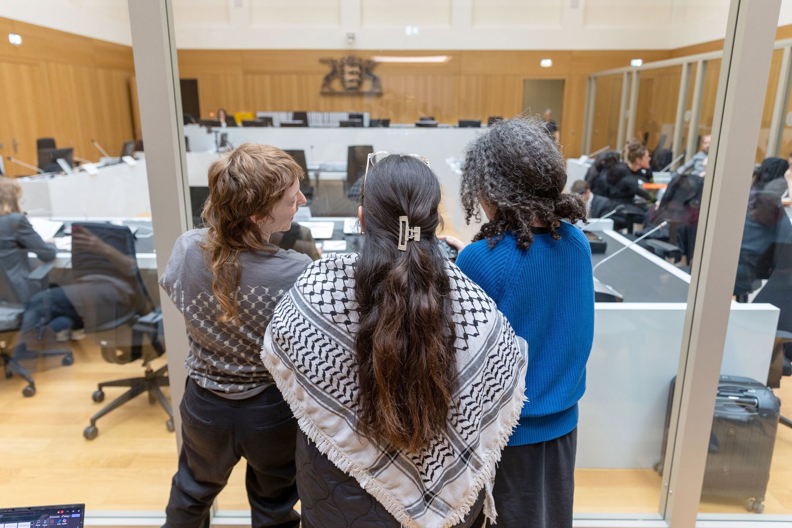 Dutzende Anhänger waren zum Prozessauftakt gekommen.