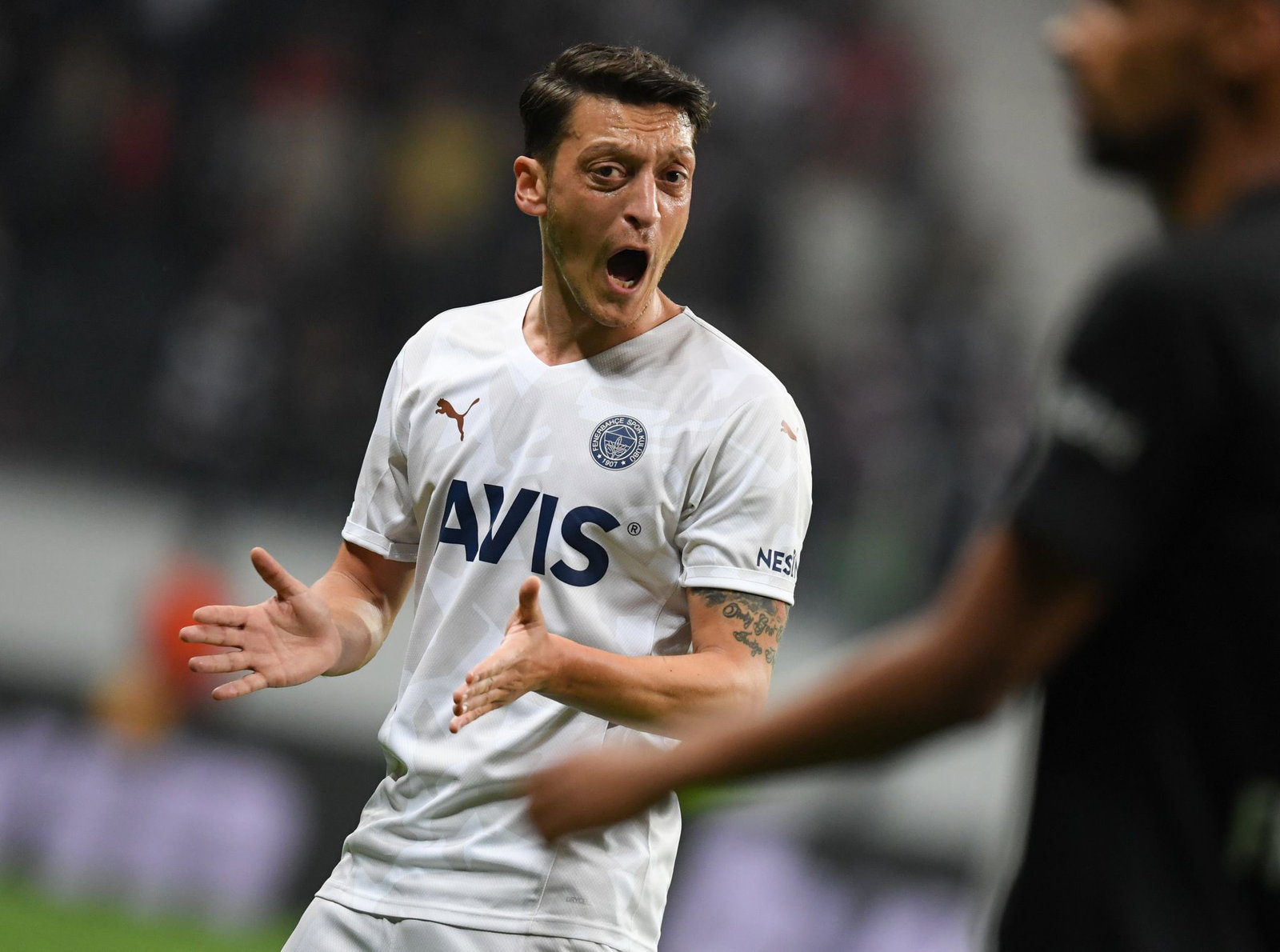 Özil spielte unter anderem bei Schalke 04, Werder Bremen, Real Madrid sowie dem Londoner Club FS Arsenal und zuletzt bei türkischen Clubs. (Archivbild)