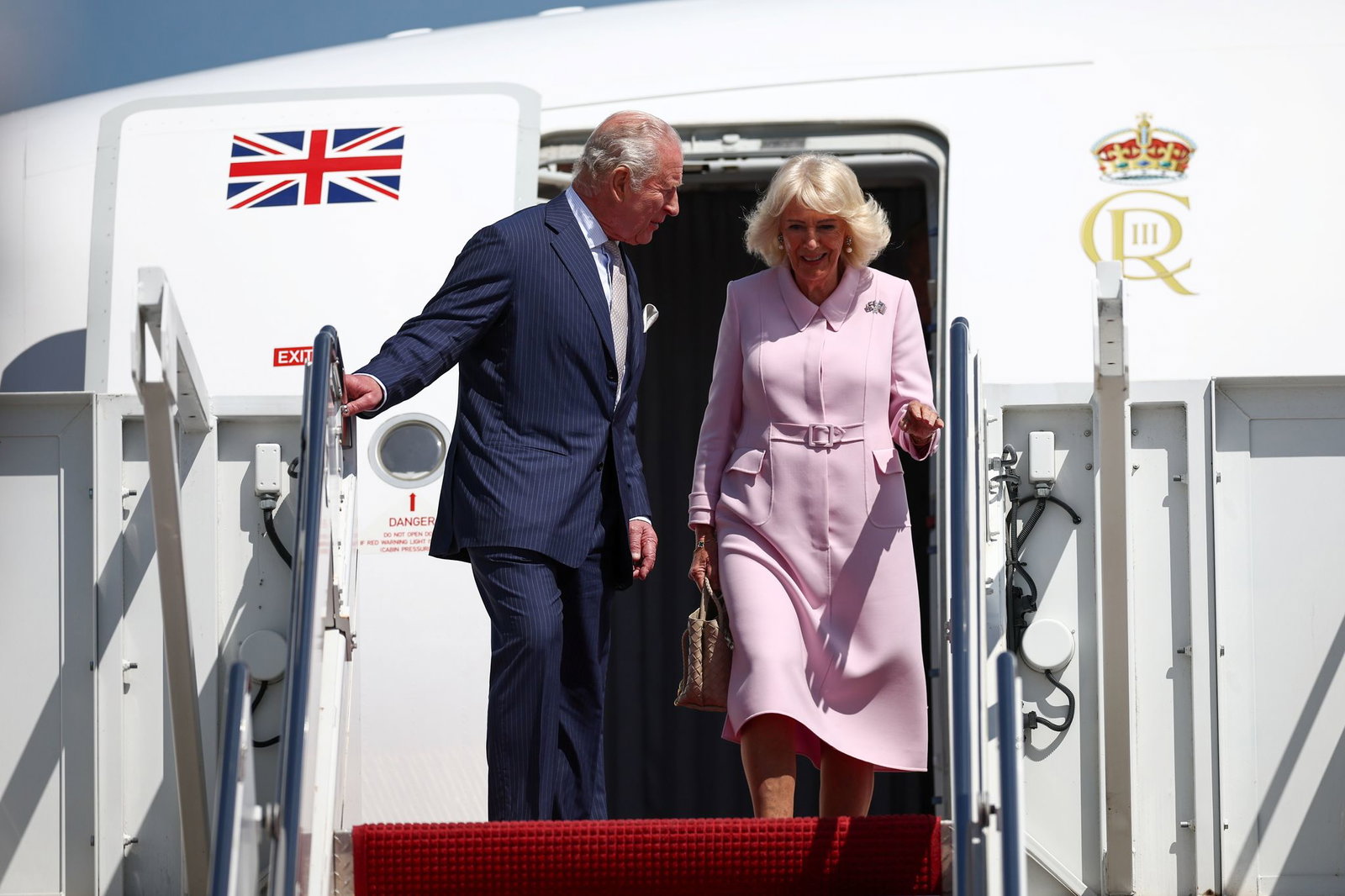 König Charles III. und Königin Camilla treffen in den USA ein. 