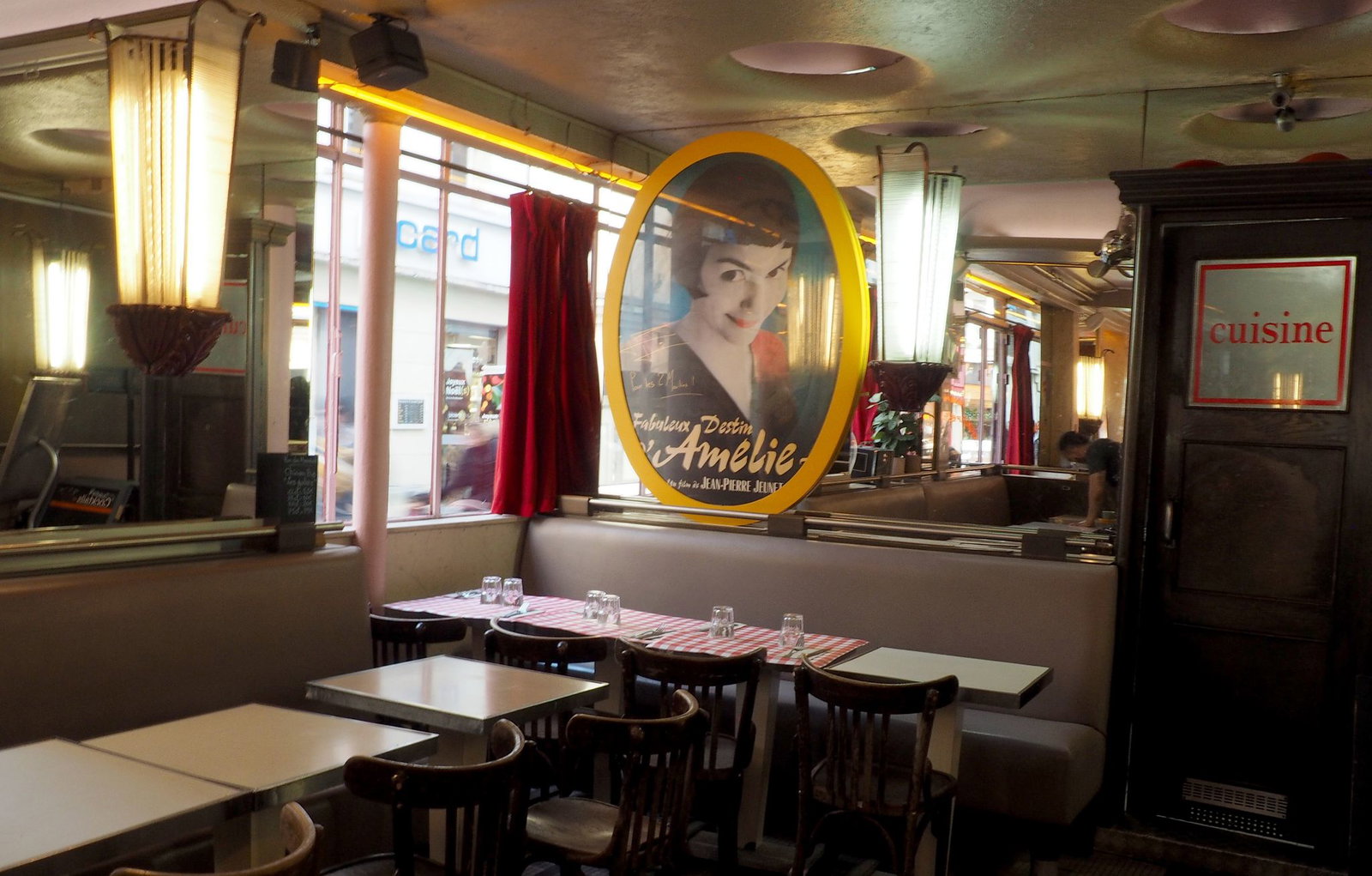 Ein Blick in das «Café des Deux Moulins», in dem die Hauptdarstellerin Audrey Tautou in «Die fabelhafte Welt der Amélie» als Kellnerin arbeitet. 