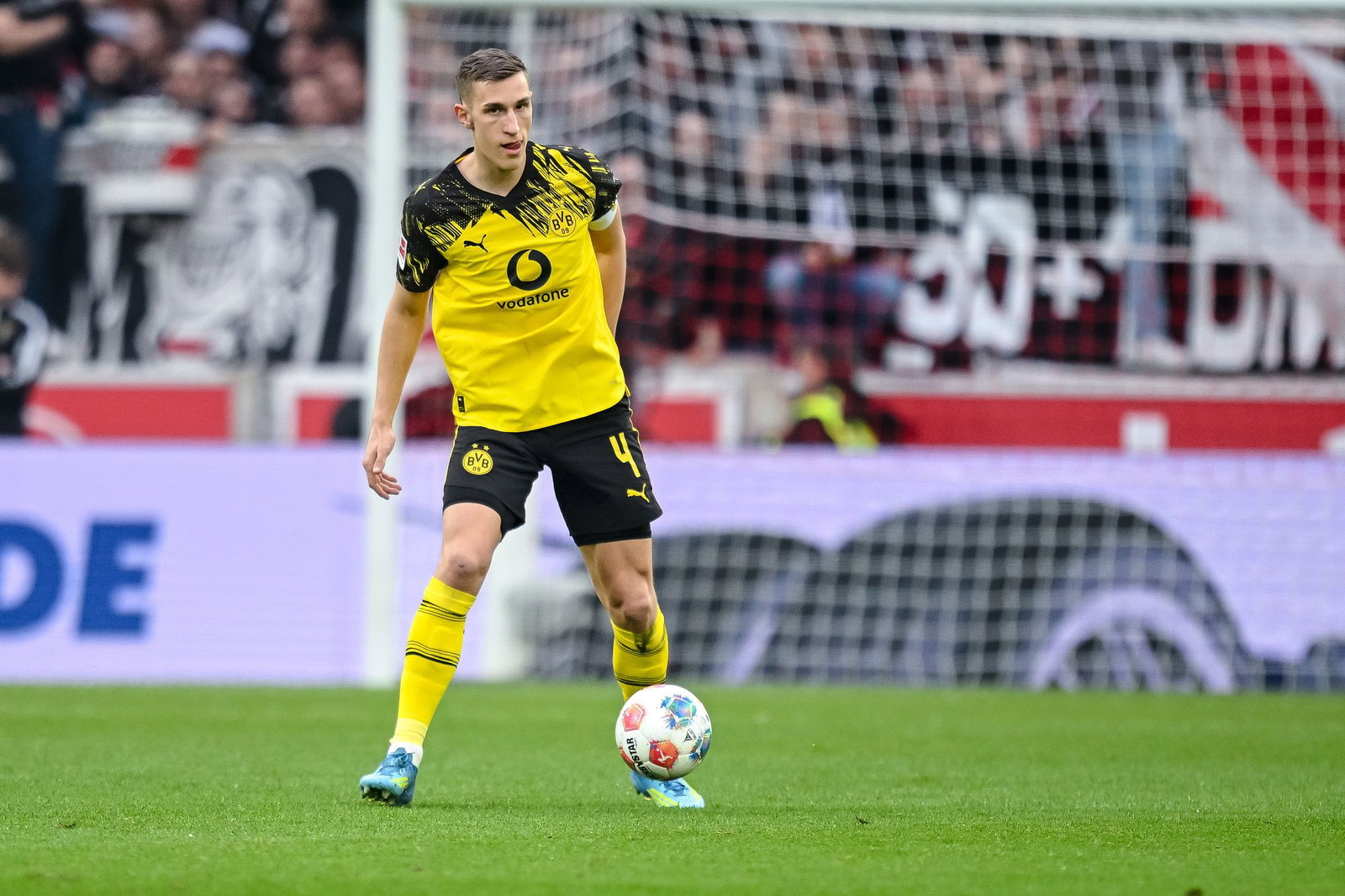 Nico Schlotterbeck hat seinen Vertrag bei Borussia Dortmund verlängert. (Archivbild) 
