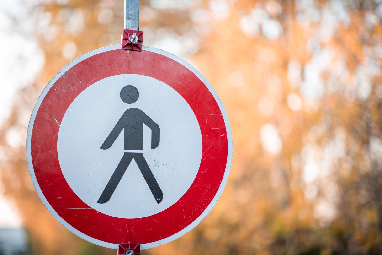 Im aktuellen Fall hatte der neue Nachbar die Durchfahrt nicht mehr geduldet. (Symbolbild)