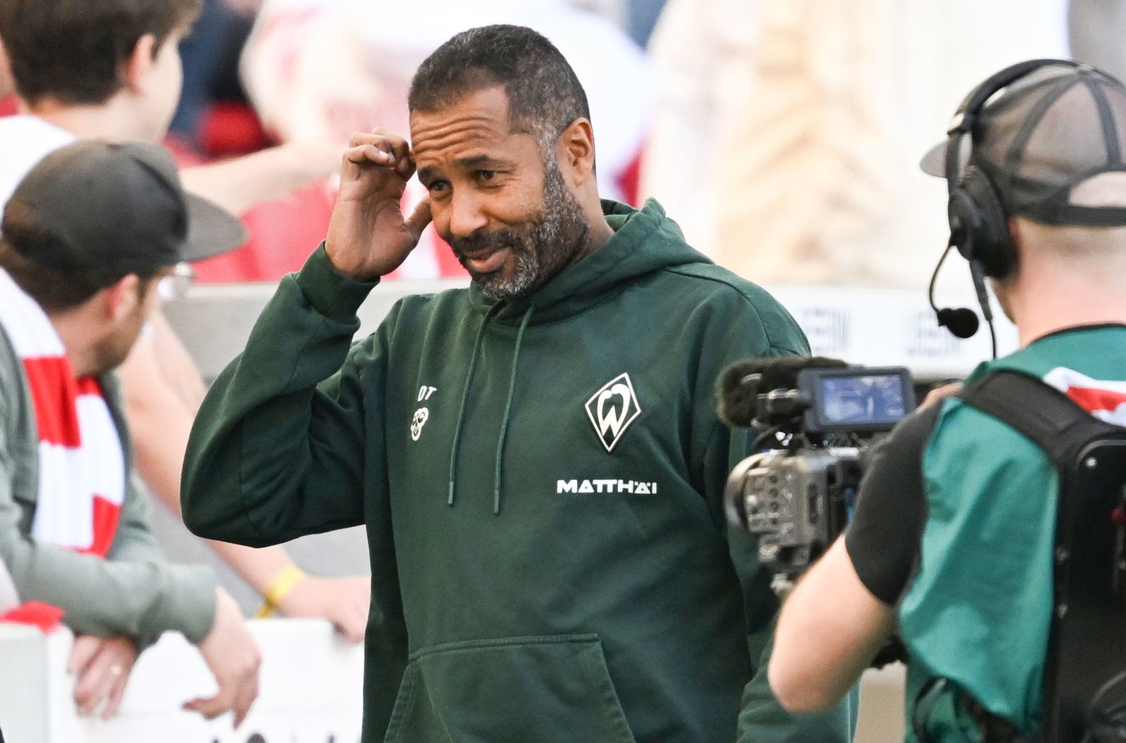 Daniel Thioune bleibt Werder-Trainer - wenn er den Klassenverbleib schafft. 