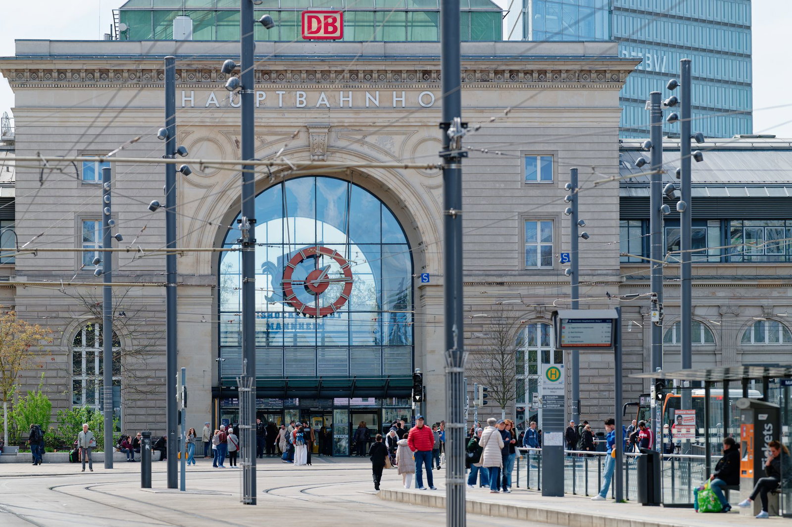 Die Stadt Mannheim hat die höchste Kriminalitätsrate im Land - die Verwaltung verweist unter anderem auf den Bahnhof als Problembereich. (Archivbild)