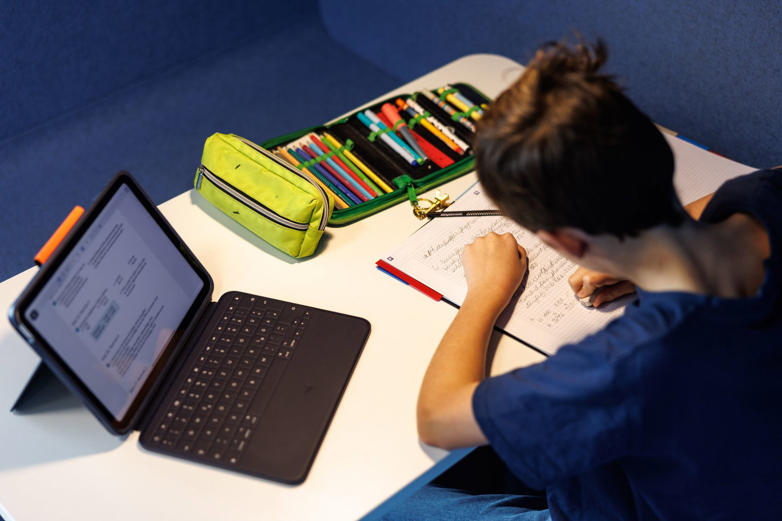 Seit dem Schuljahr 2025/2026 werden alle schriftlichen und mündlichen Hausaufgabenüberprüfungen bereits bei der Erteilung der Hausaufgaben angekündigt. (Archivbild)