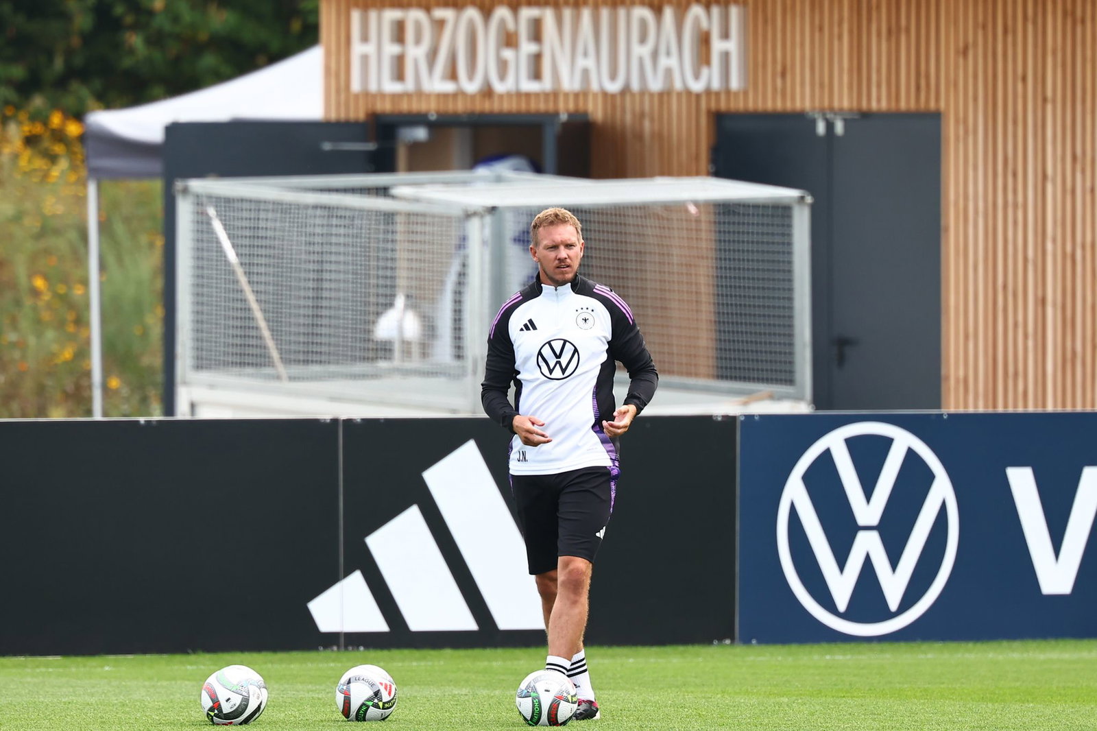 Julian Nagelsmann wird mit seinem WM-Kader im Stammquartier der Nationalmannschaft in Herzogenaurach in die Turniervorbereitung starten. (Archivbild)