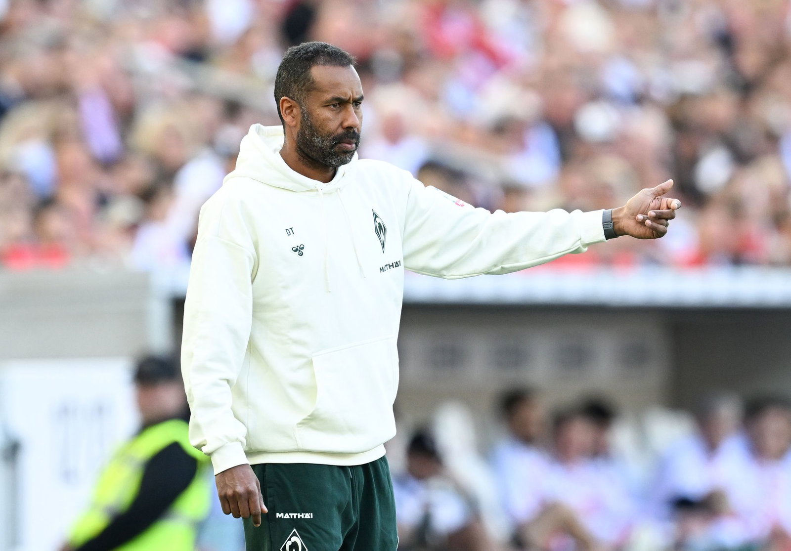 Trainer Daniel Thioune holte mit Werder beim Champions-League-Kandidaten VfB Stuttgart einen Punkt.