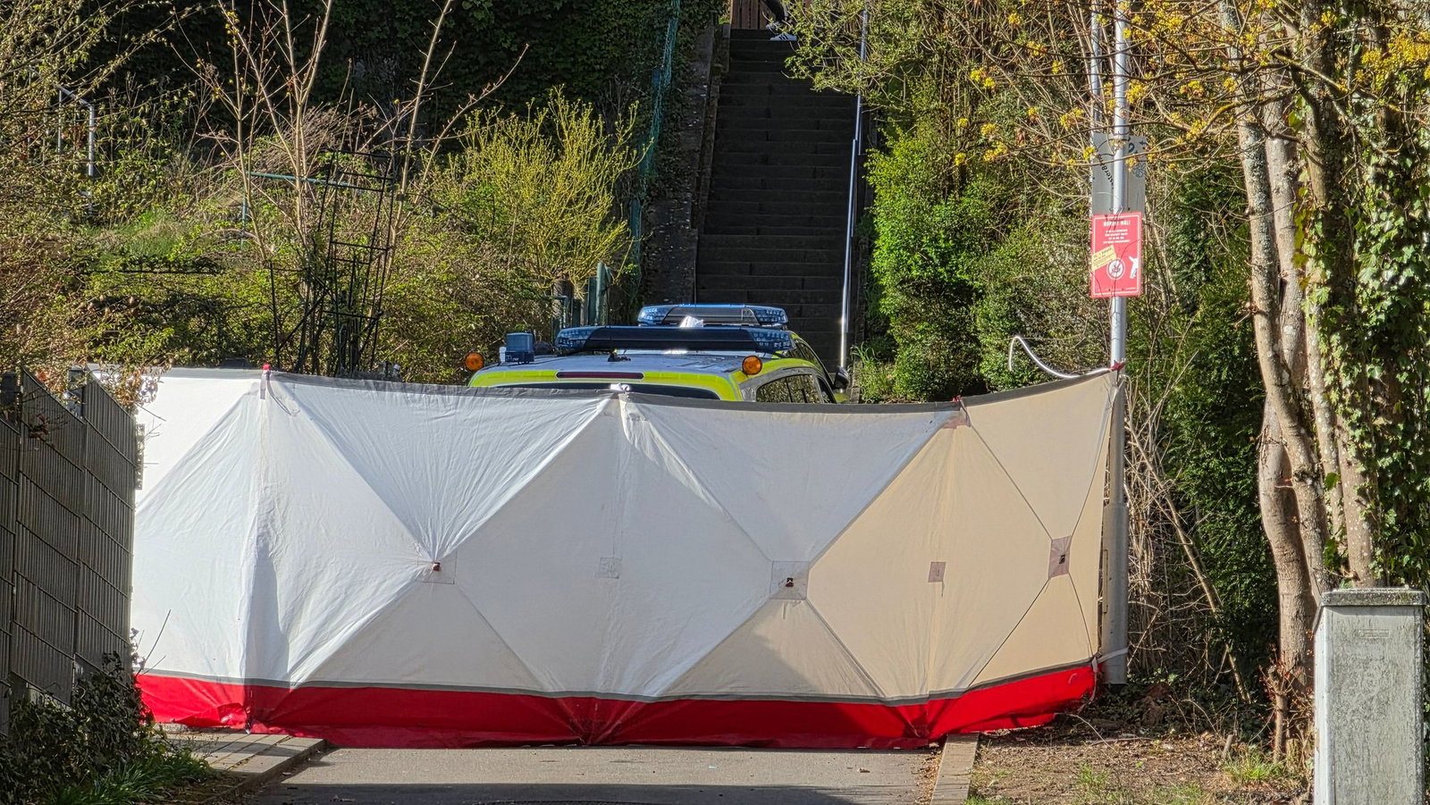 Ein 22-Jähriger ist in der Nacht bei dem Einsatz gestorben.