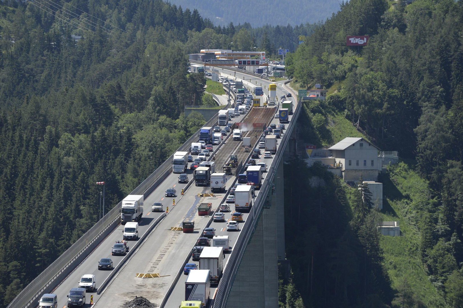 Die Brennerautobahn gilt als meistbefahrene Verkehrsverbindung von Mittel- und Nordeuropa nach Italien. (Archivbild)