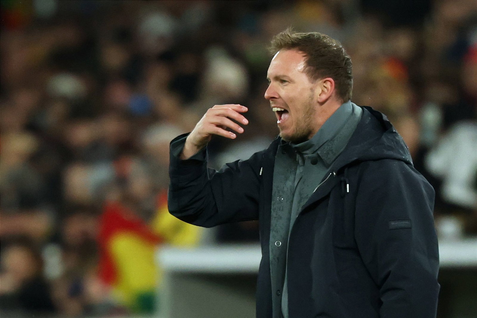Alles hört auf sein Kommando: Julian Nagelsmann in Aktion am Spielfeldrand. 