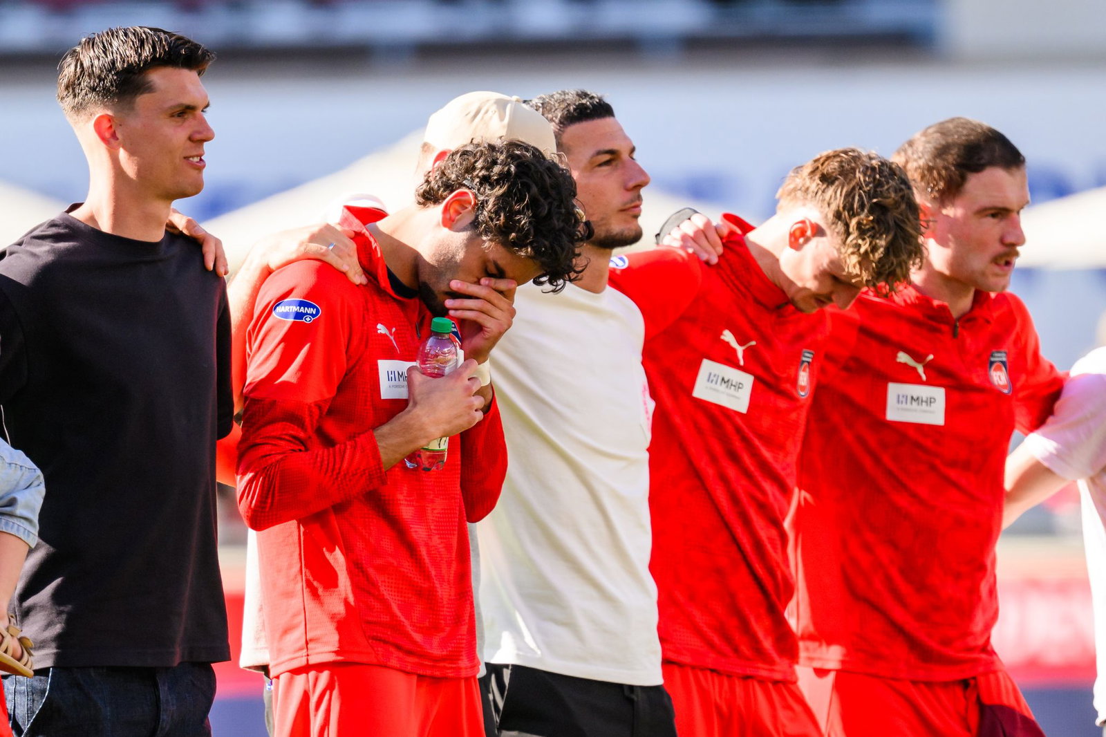 Emotionale Szene: Eren Dinkci wurde mit Sprechchören gefeiert.