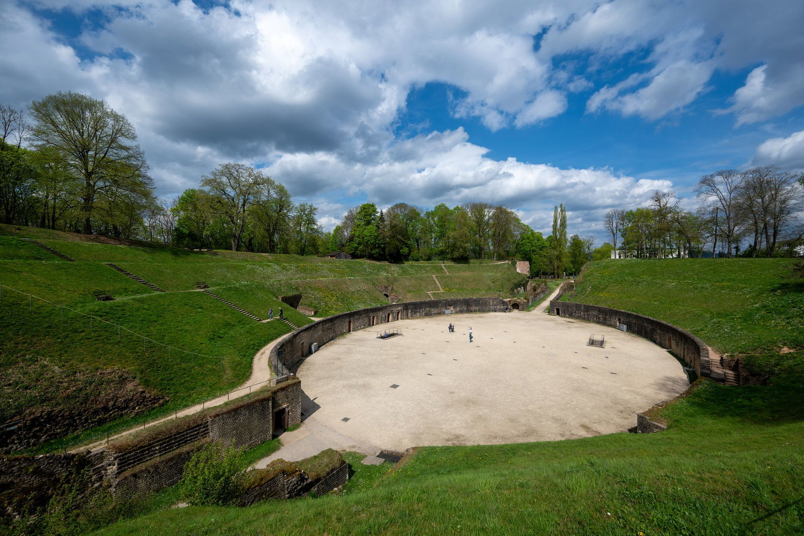 Das Amphitheater wird bei der Rheinland-Pfalz Triennale auch zum Ausstellungsort. (Archivbild)