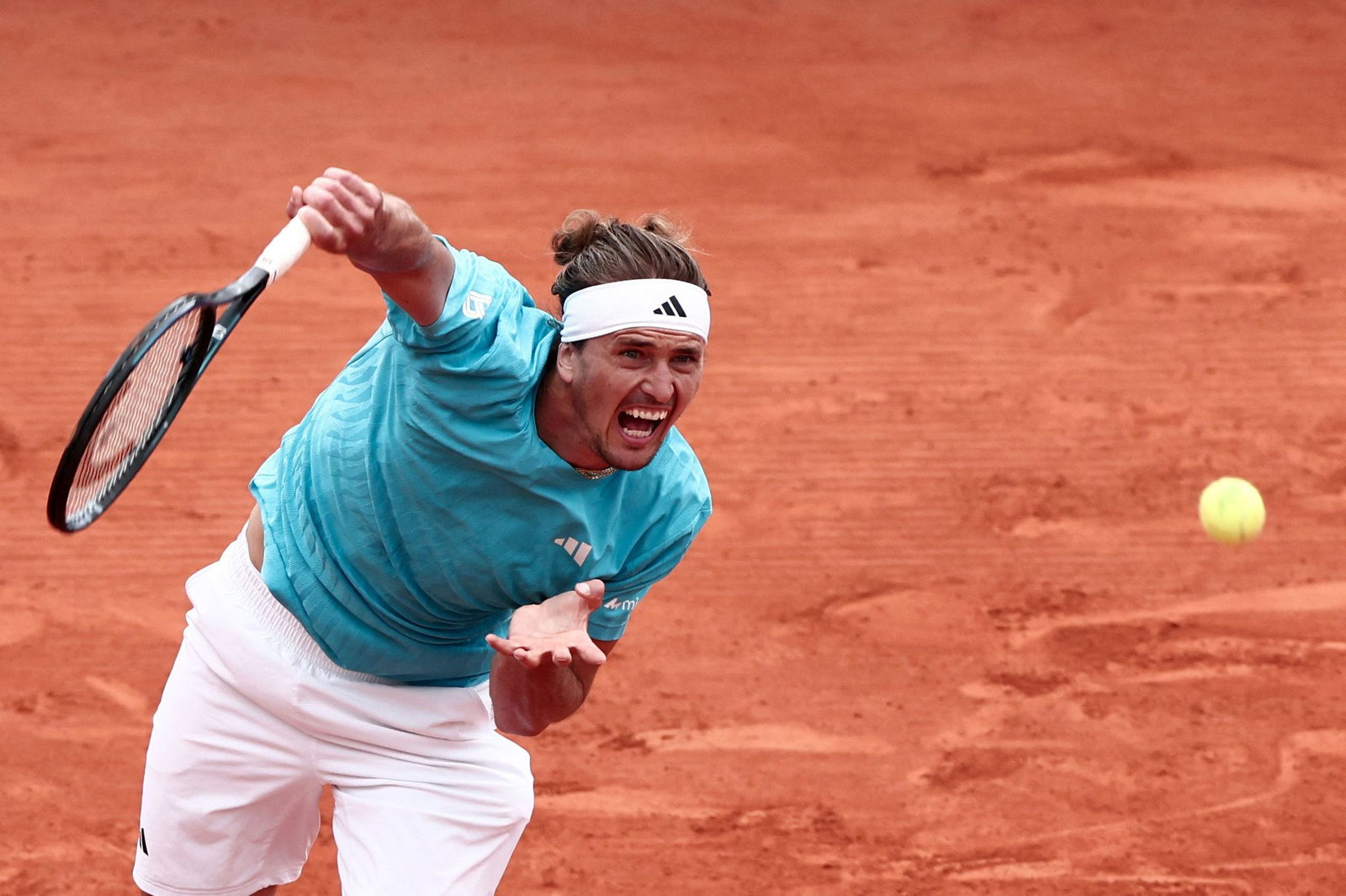 Wieder raus im Halbfinale: Alexander Zverev verlor erneut gegen Jannik Sinner.