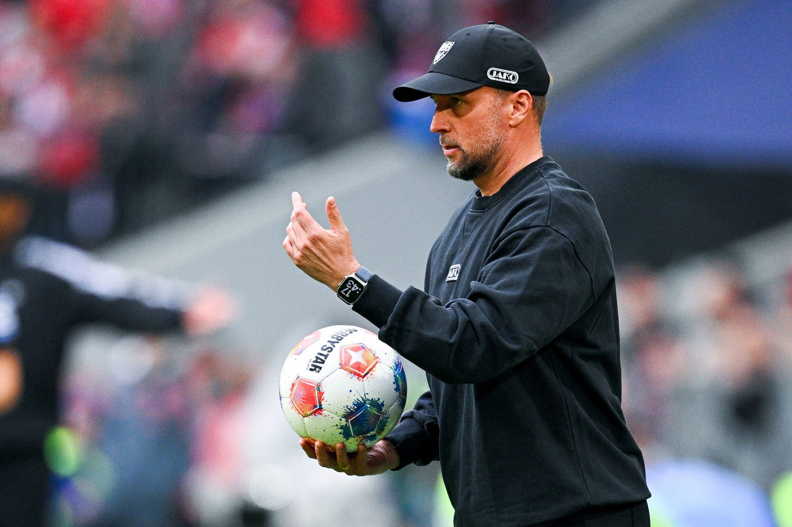 Nach der Niederlage in München bereitet Coach Sebastian Hoeneß die Stuttgarter auf das Halbfinale im DFB-Pokal vor.