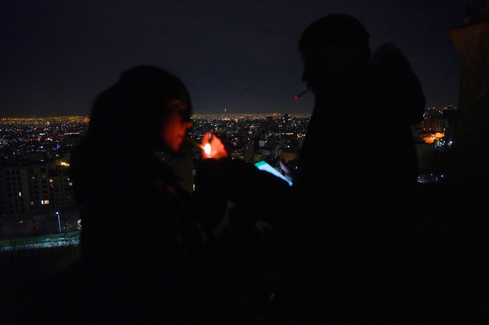 Seit Wochen lebt der Iran im Schatten eines Krieges, der jederzeit wieder aufflammen kann. 