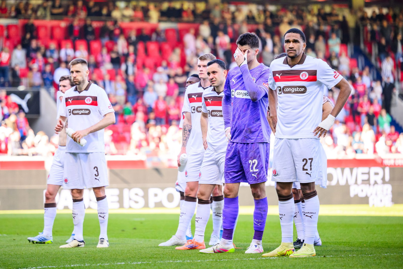 Niedergeschlagen nach dem Dämpfer in Heidenheim: die Mannschaft des FC St. Pauli