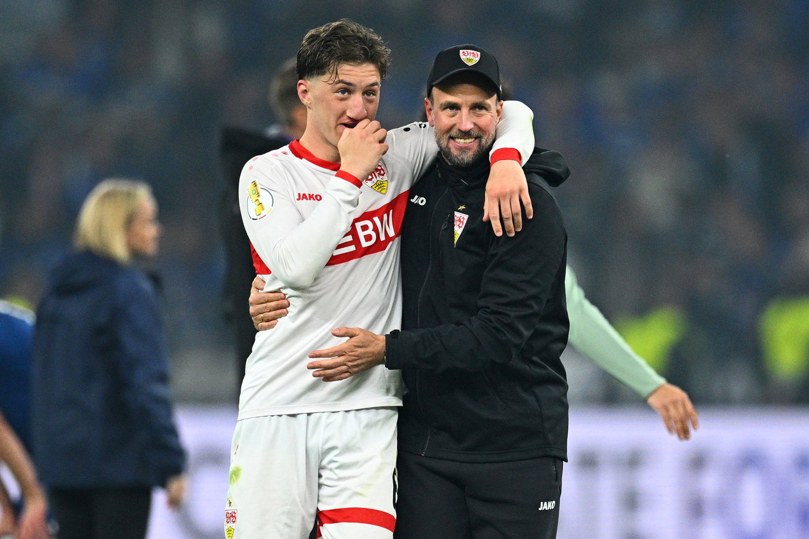 Angelo Stiller (l.) und Sebastian Hoeneß haben im Saisonendspurt noch viel vor. (Archivbild)